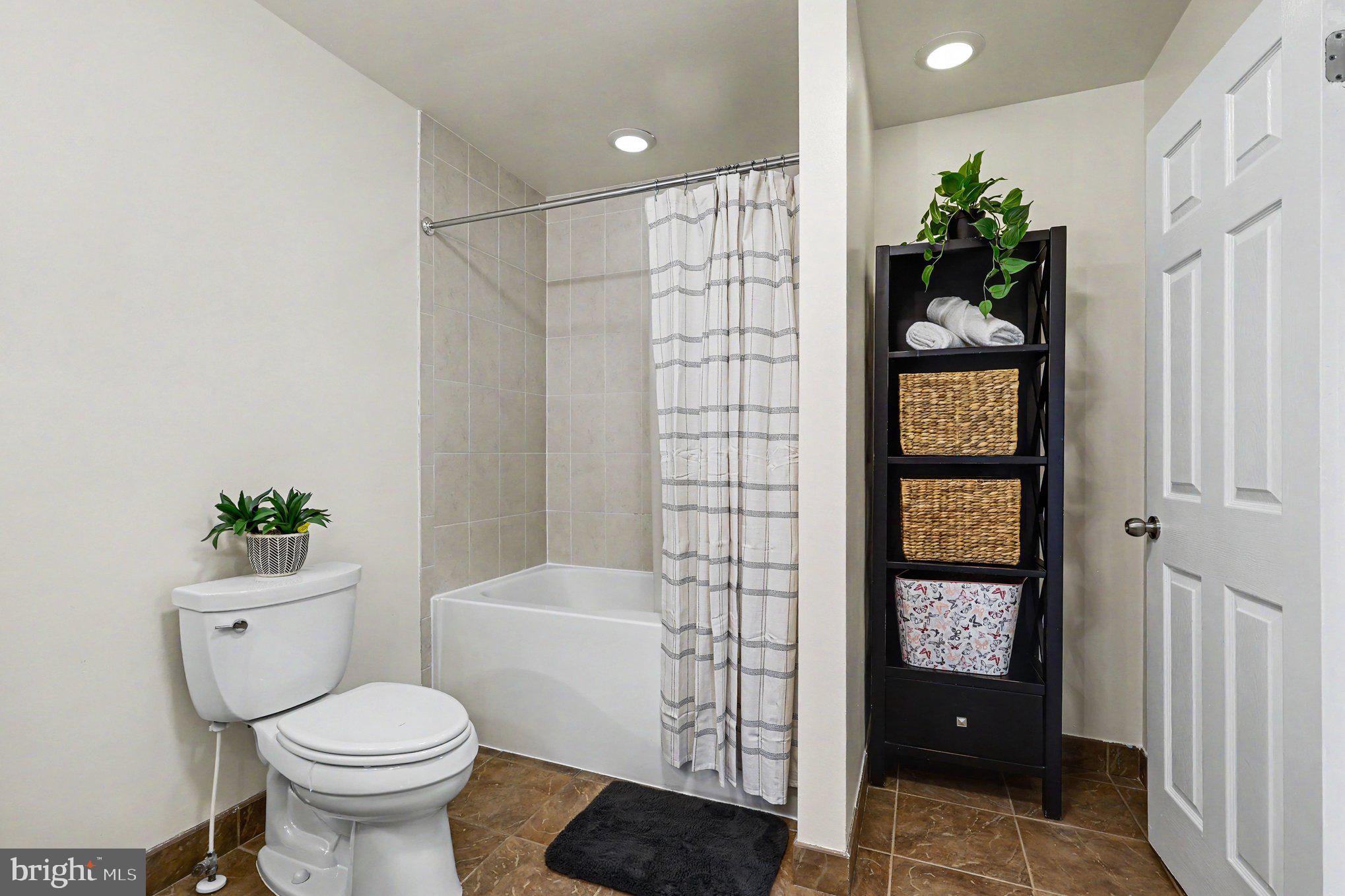 ASHBURN VILLAGE - Residential