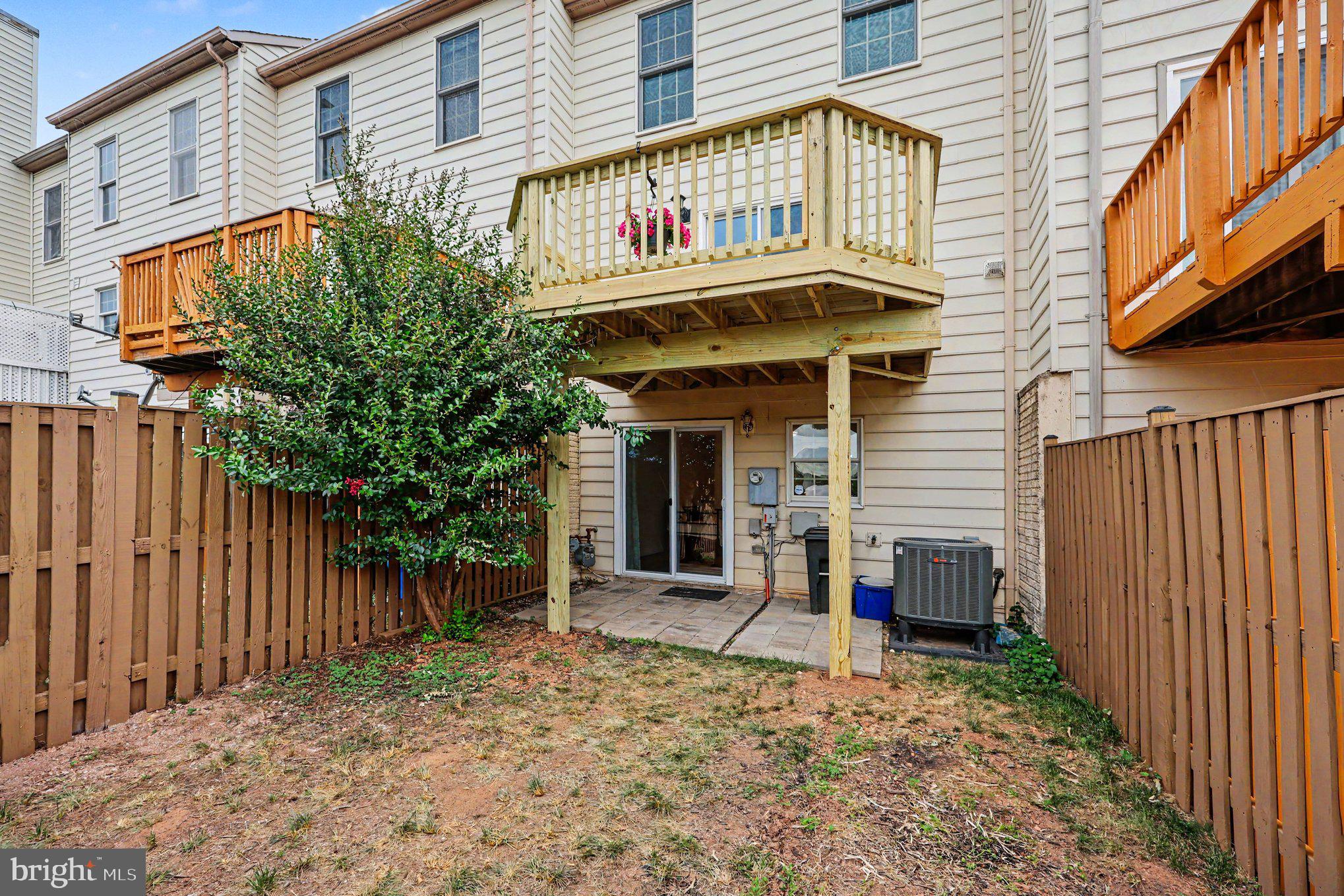 ASHBURN VILLAGE - Residential