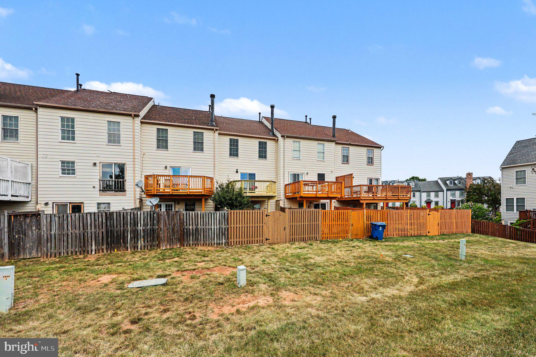 ASHBURN VILLAGE - Residential