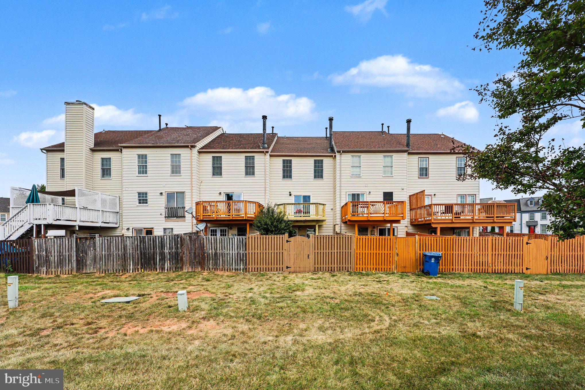 ASHBURN VILLAGE - Residential