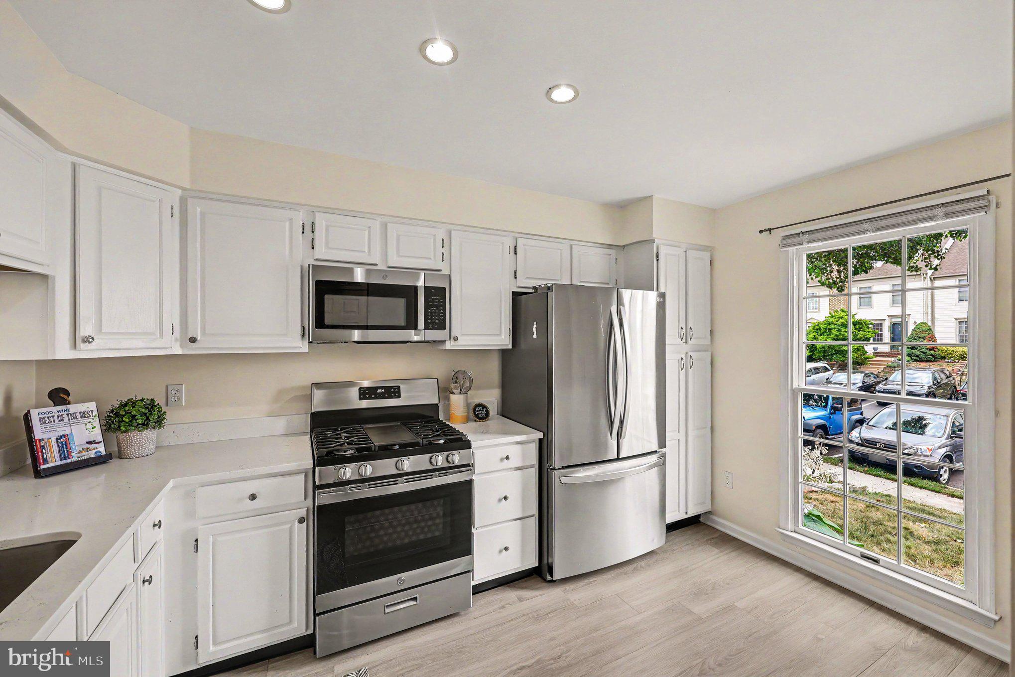 ASHBURN VILLAGE - Residential