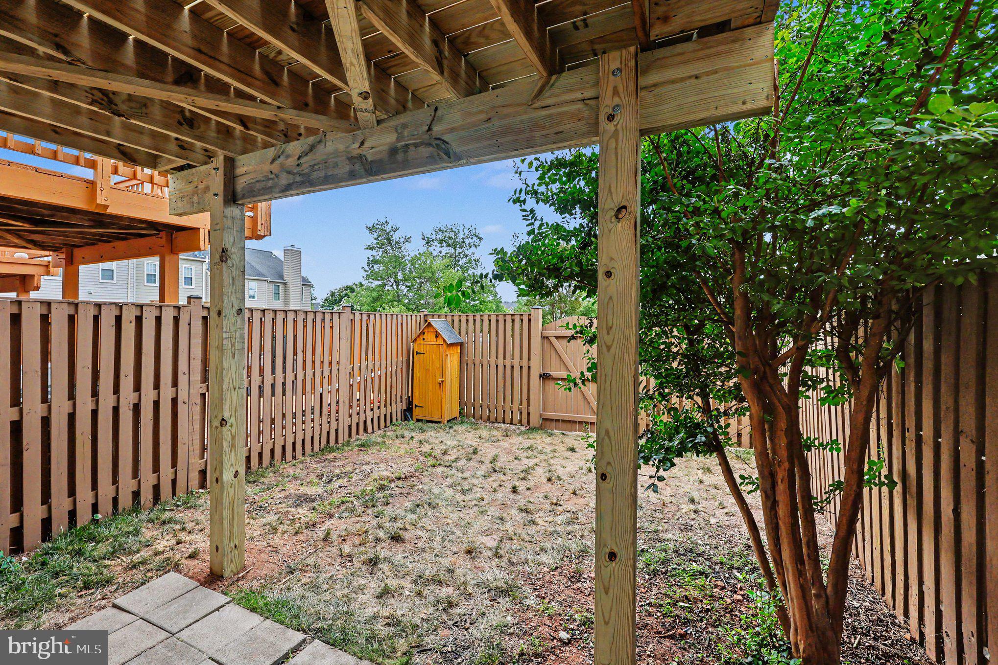 ASHBURN VILLAGE - Residential
