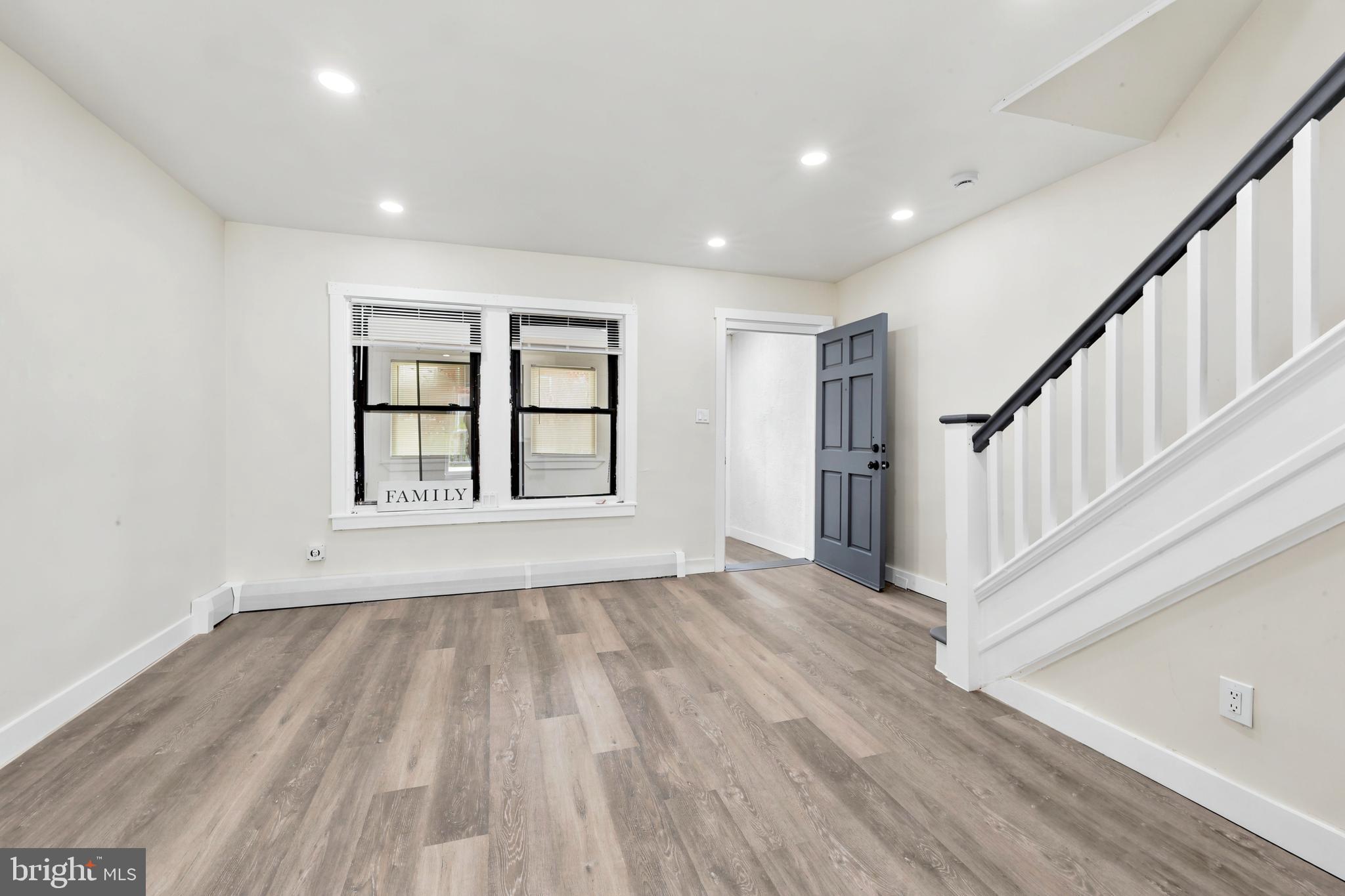 ELMWOOD PARK - Residential