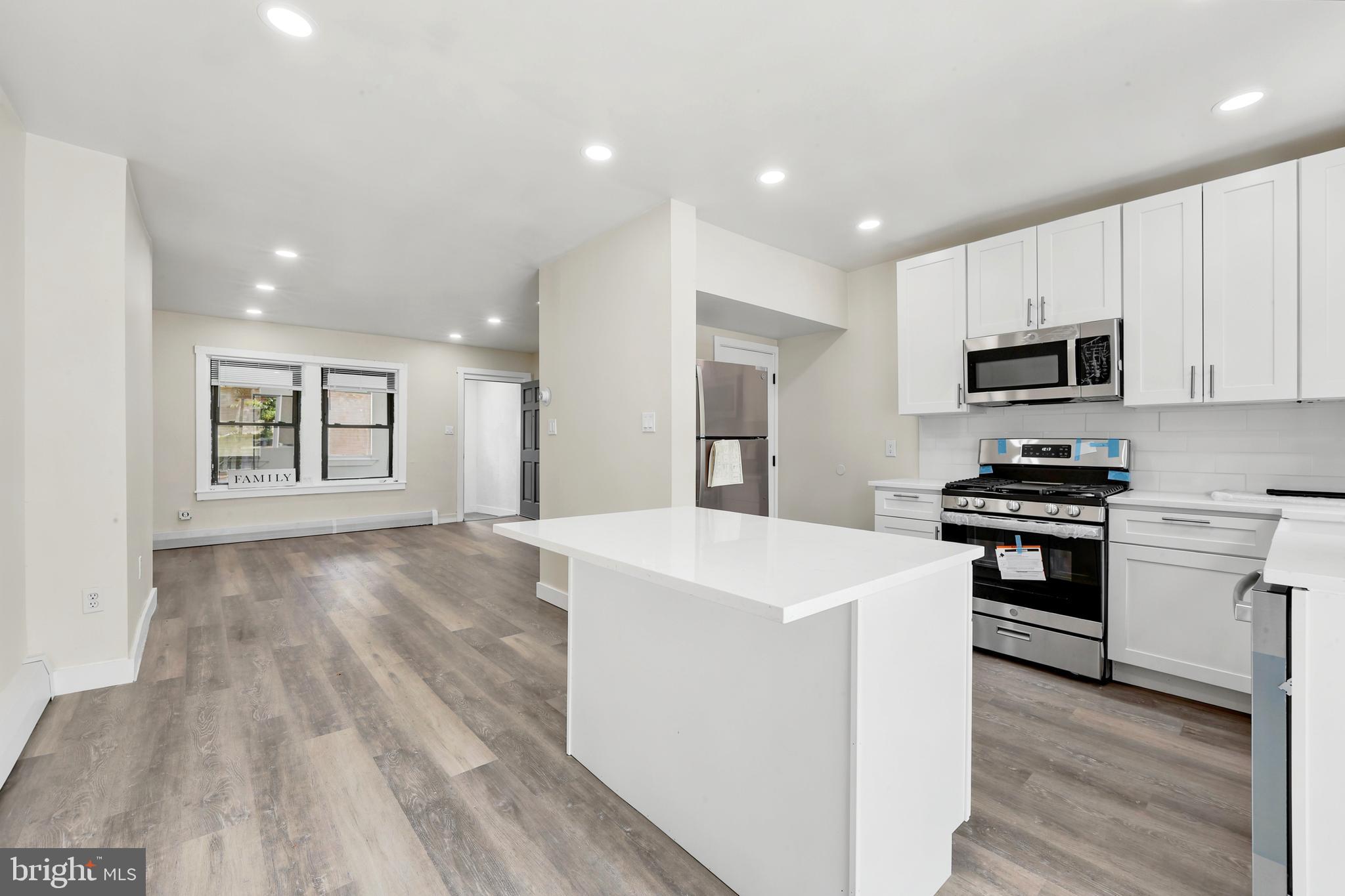 ELMWOOD PARK - Residential
