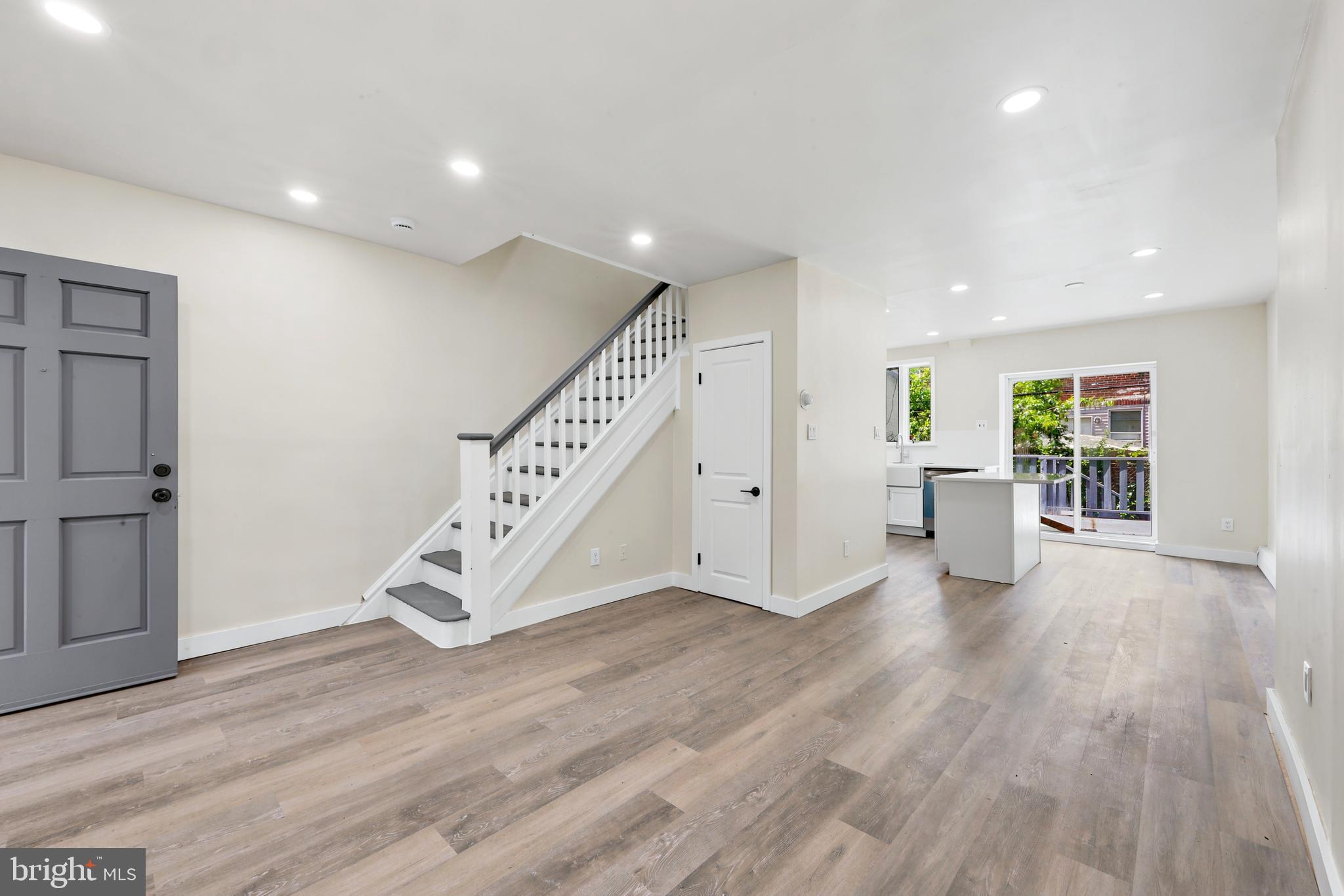 ELMWOOD PARK - Residential
