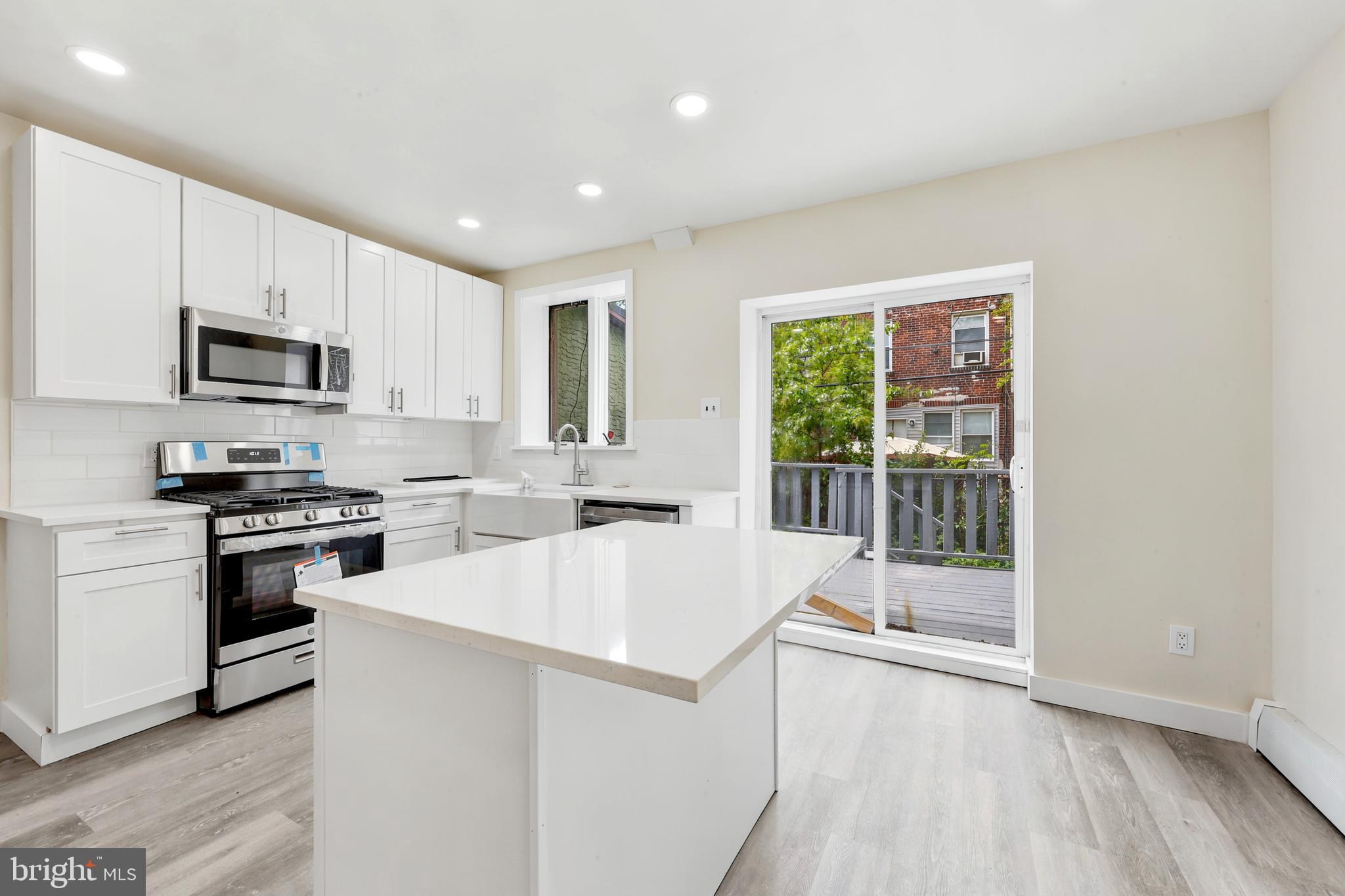 ELMWOOD PARK - Residential