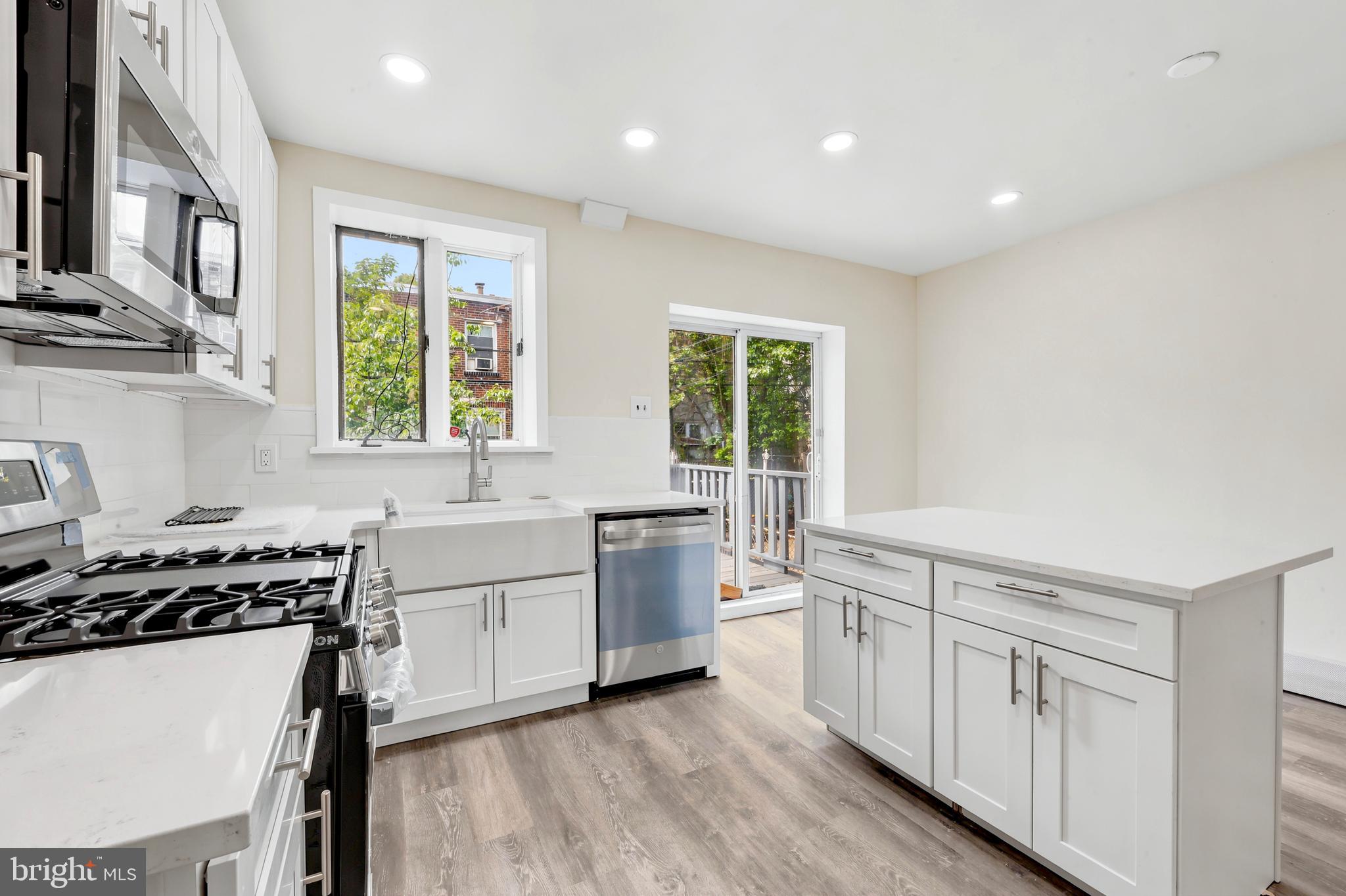 ELMWOOD PARK - Residential