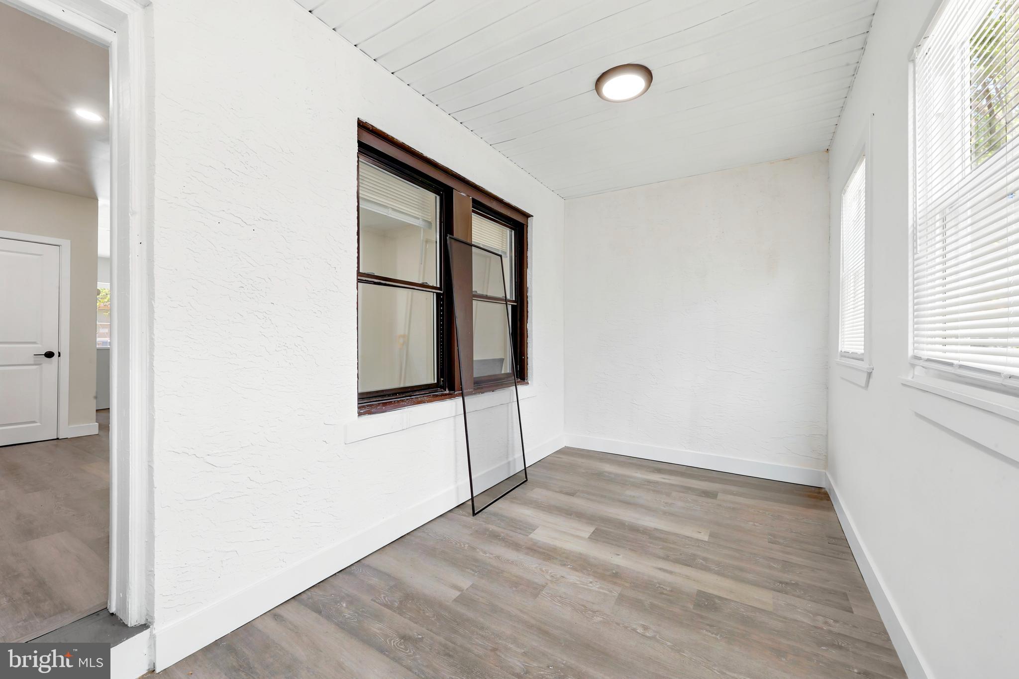 ELMWOOD PARK - Residential