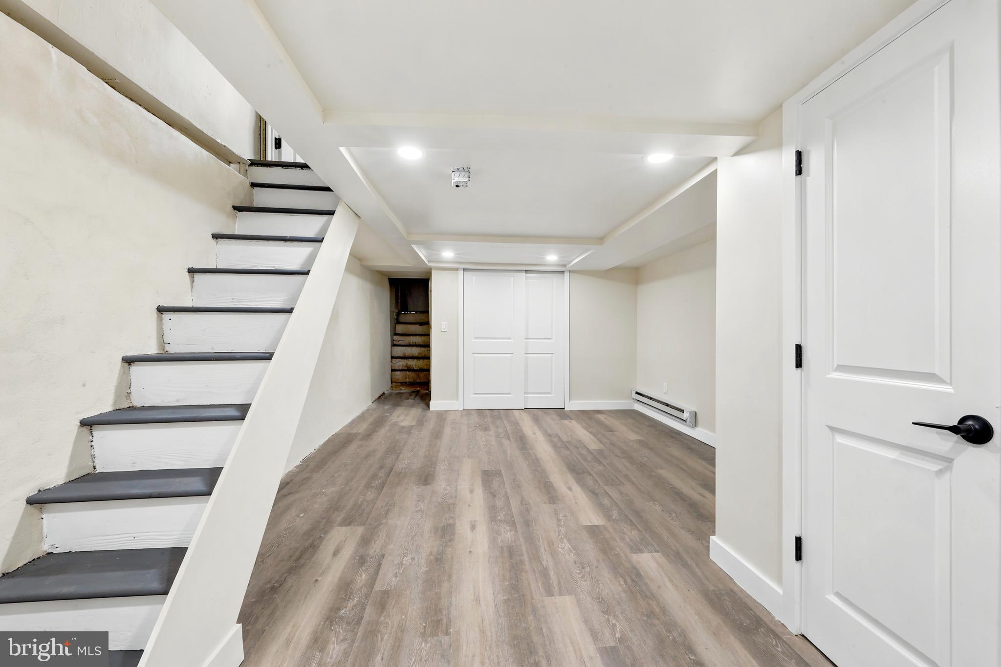ELMWOOD PARK - Residential