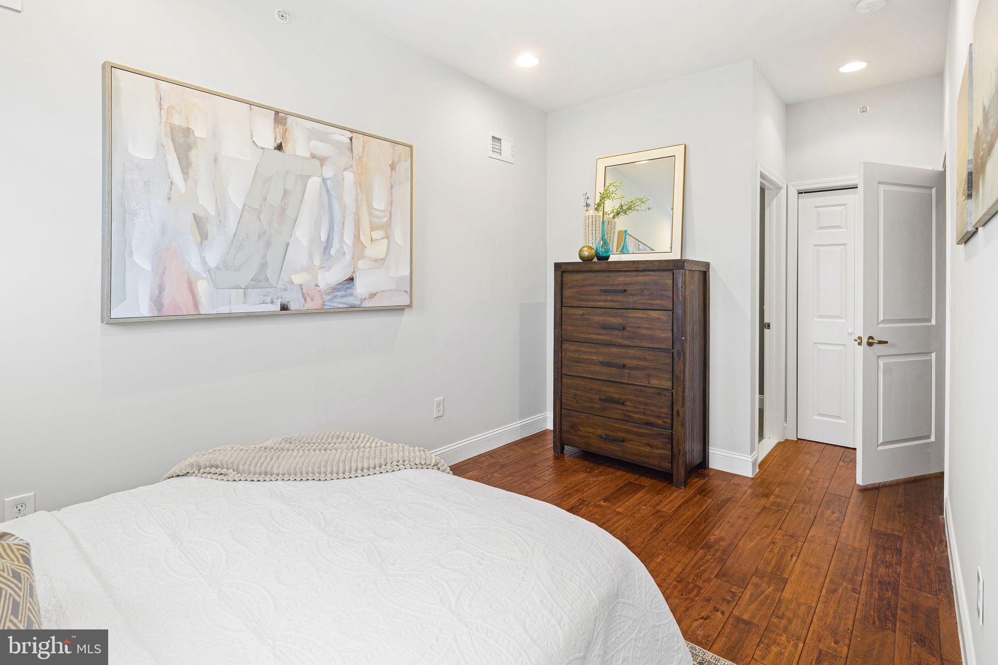 POINT BREEZE - Residential