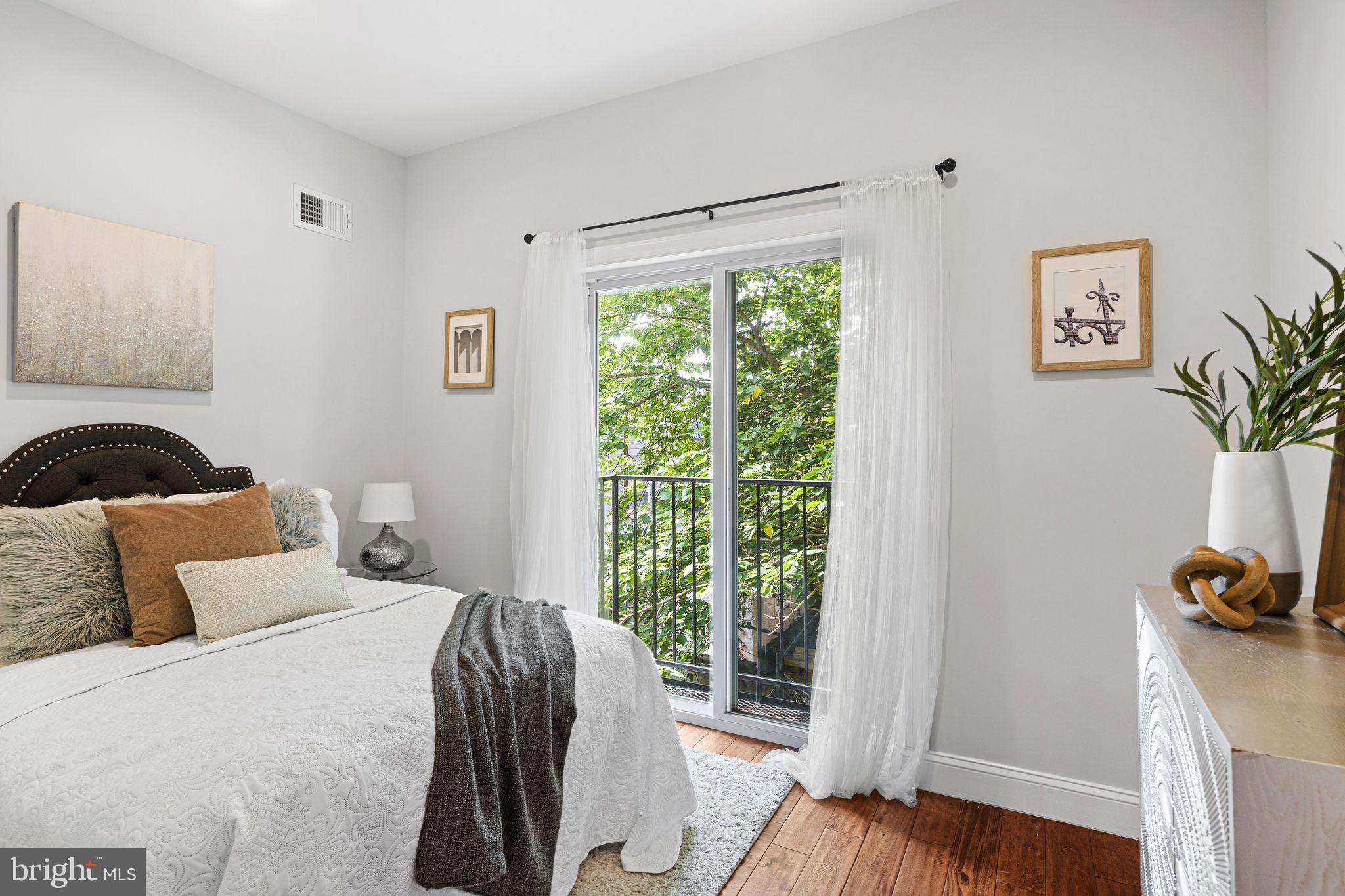 POINT BREEZE - Residential
