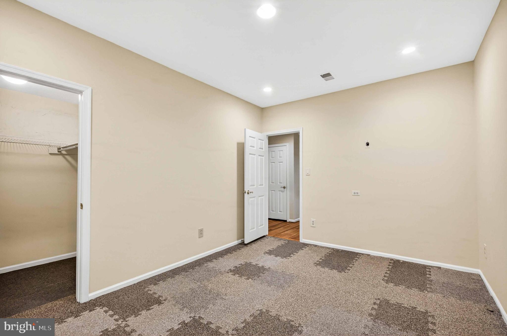RIVERHILL - Residential
