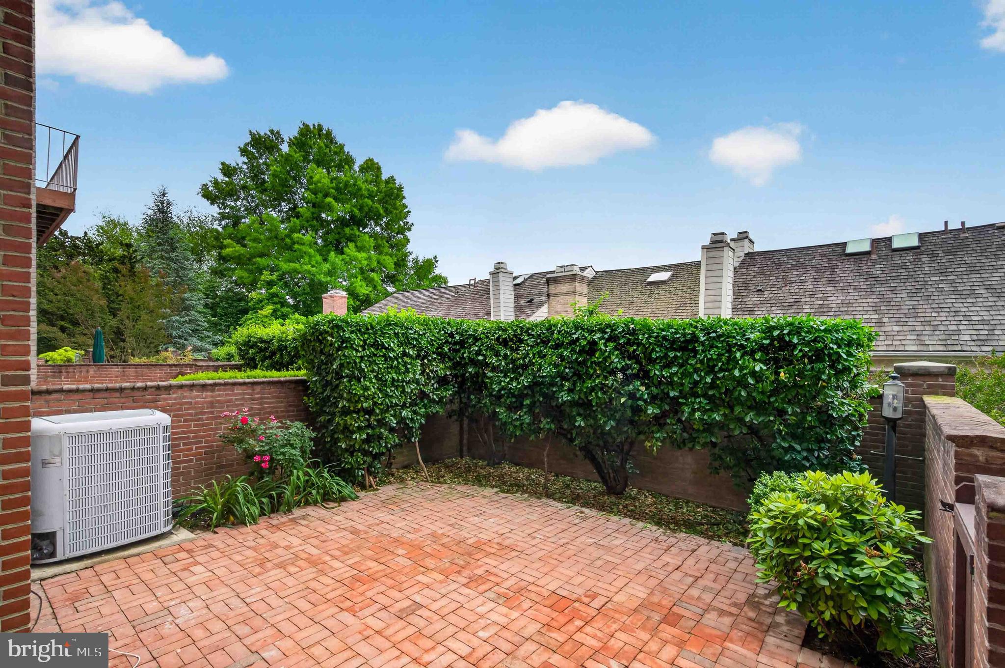 RIVERHILL - Residential