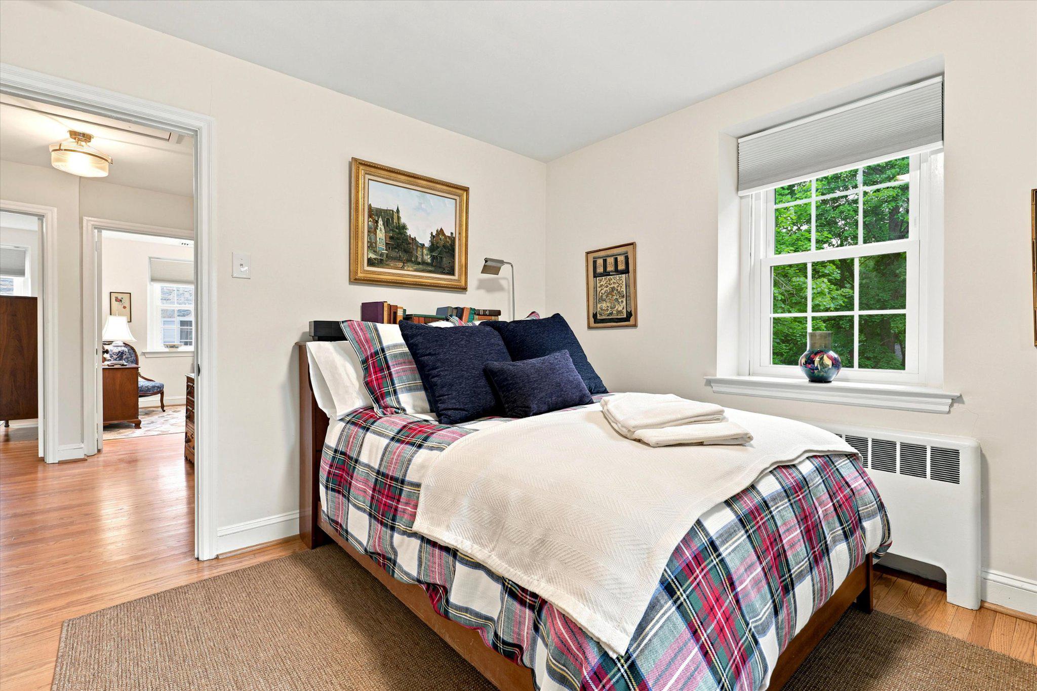 BROAD AXE VIL - Residential