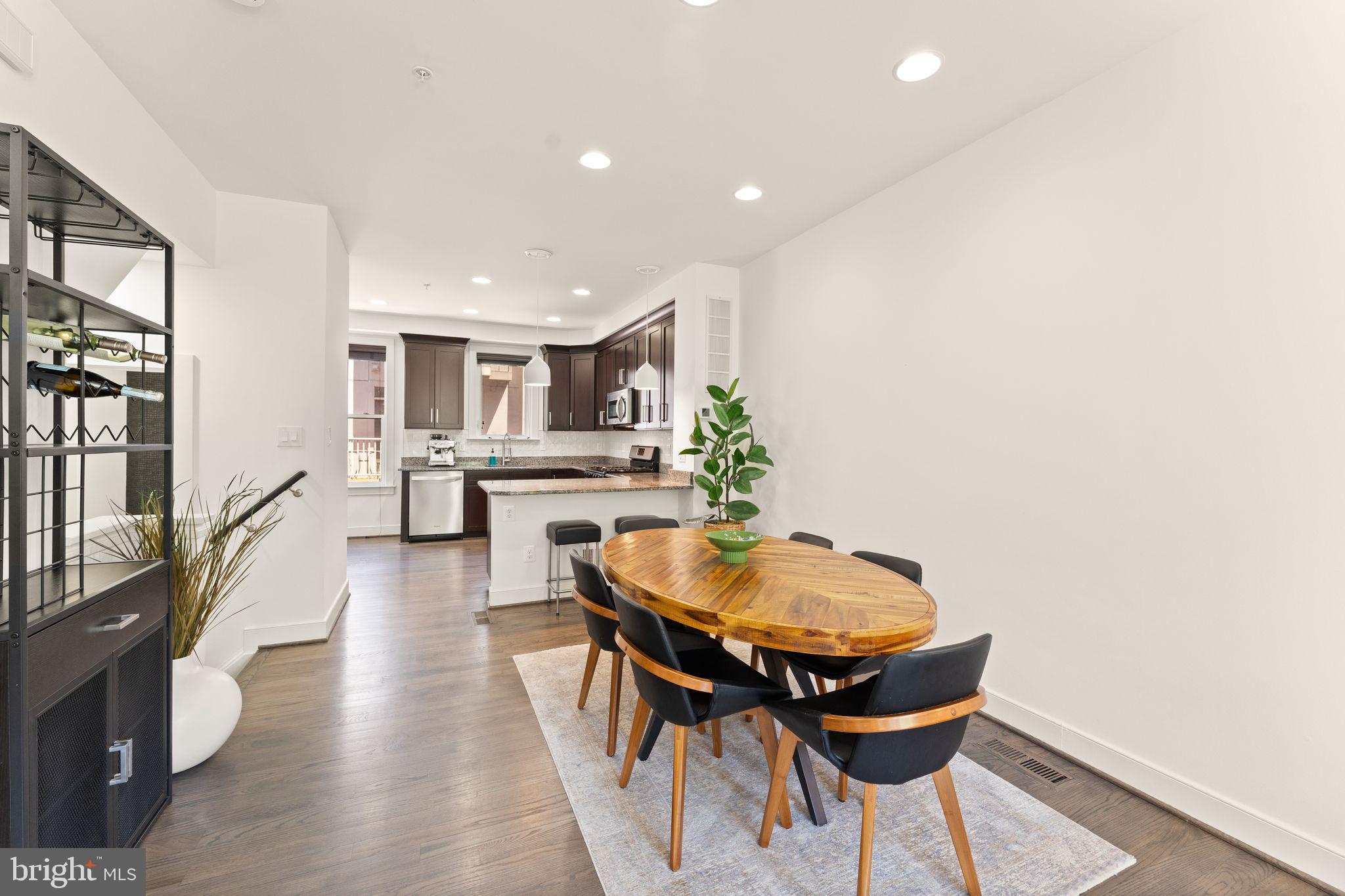 MOSAIC AT MERRIFIELD - Residential