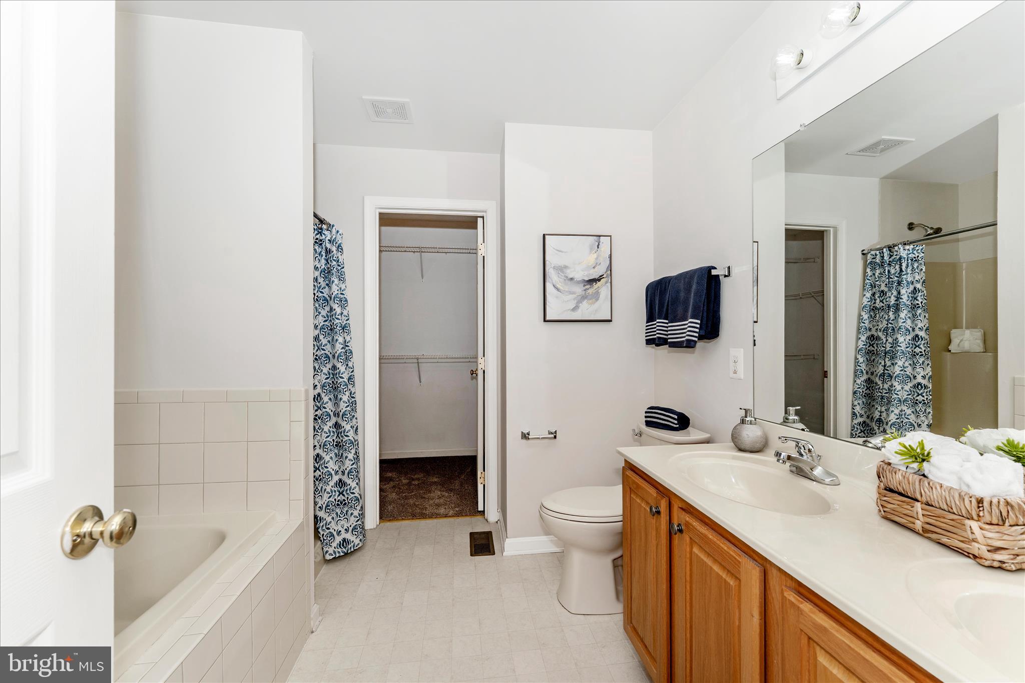 LAKE LINGANORE - Residential