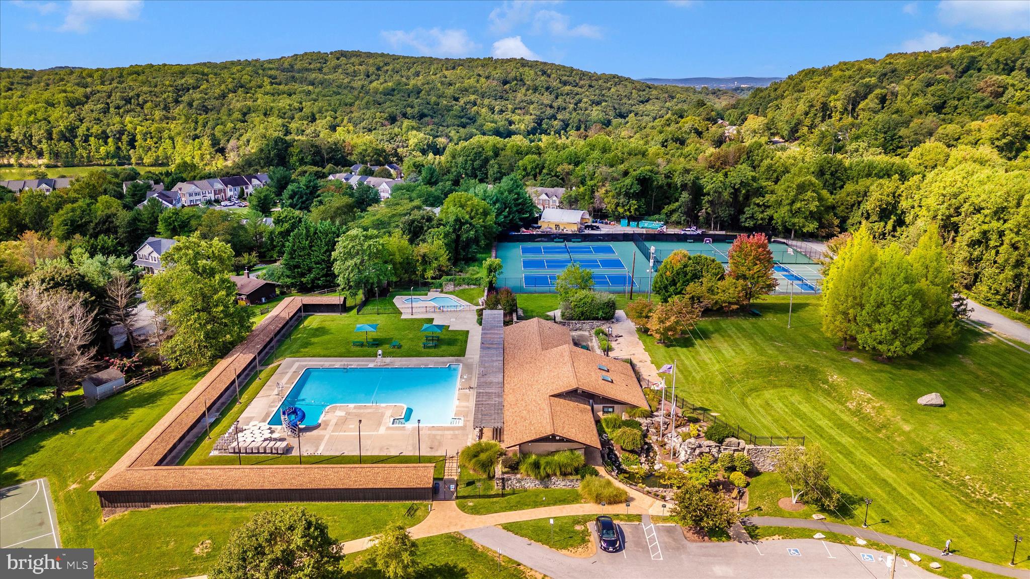 LAKE LINGANORE - Residential