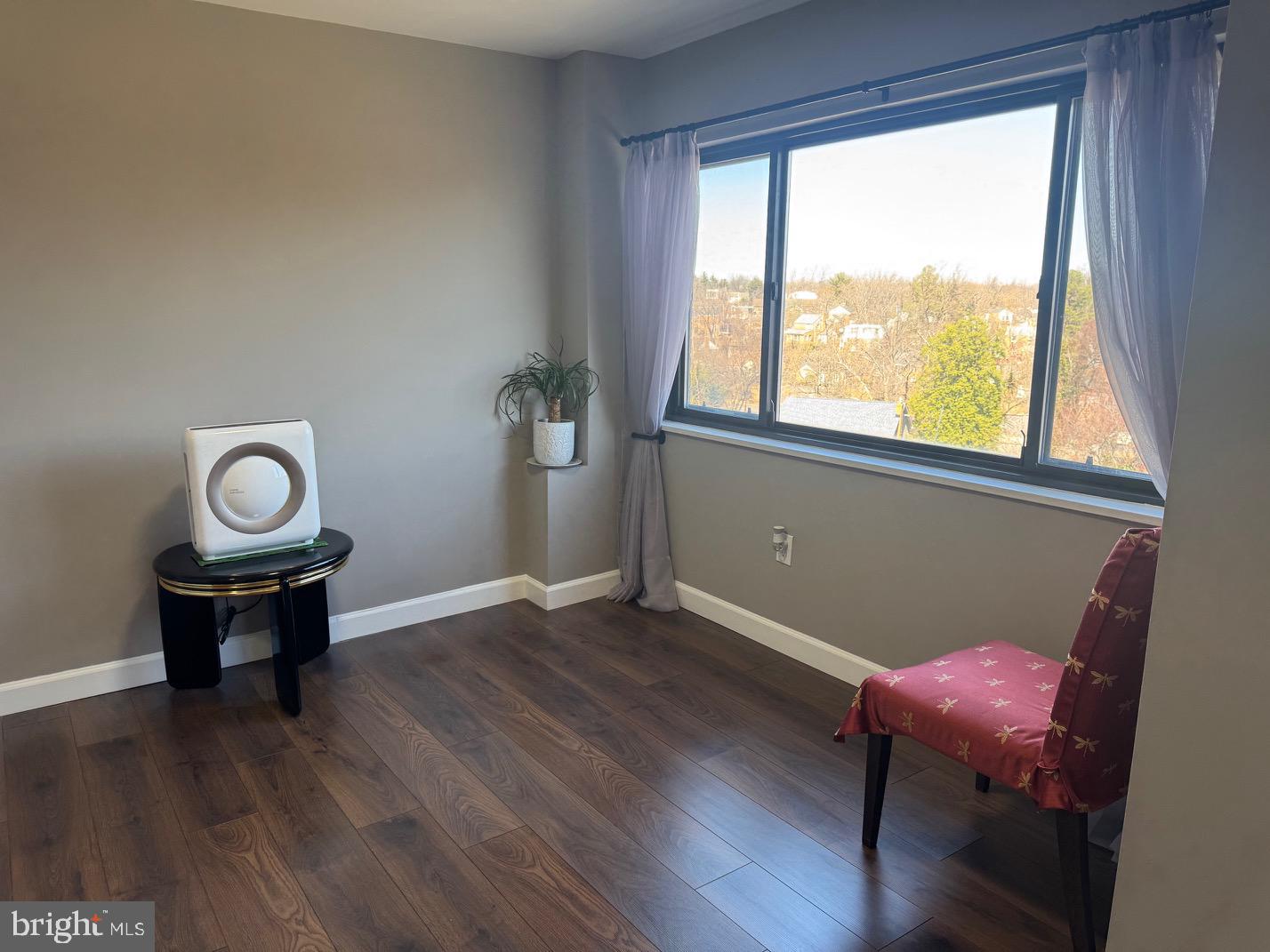 PINEWAY TOWERS - Residential Lease