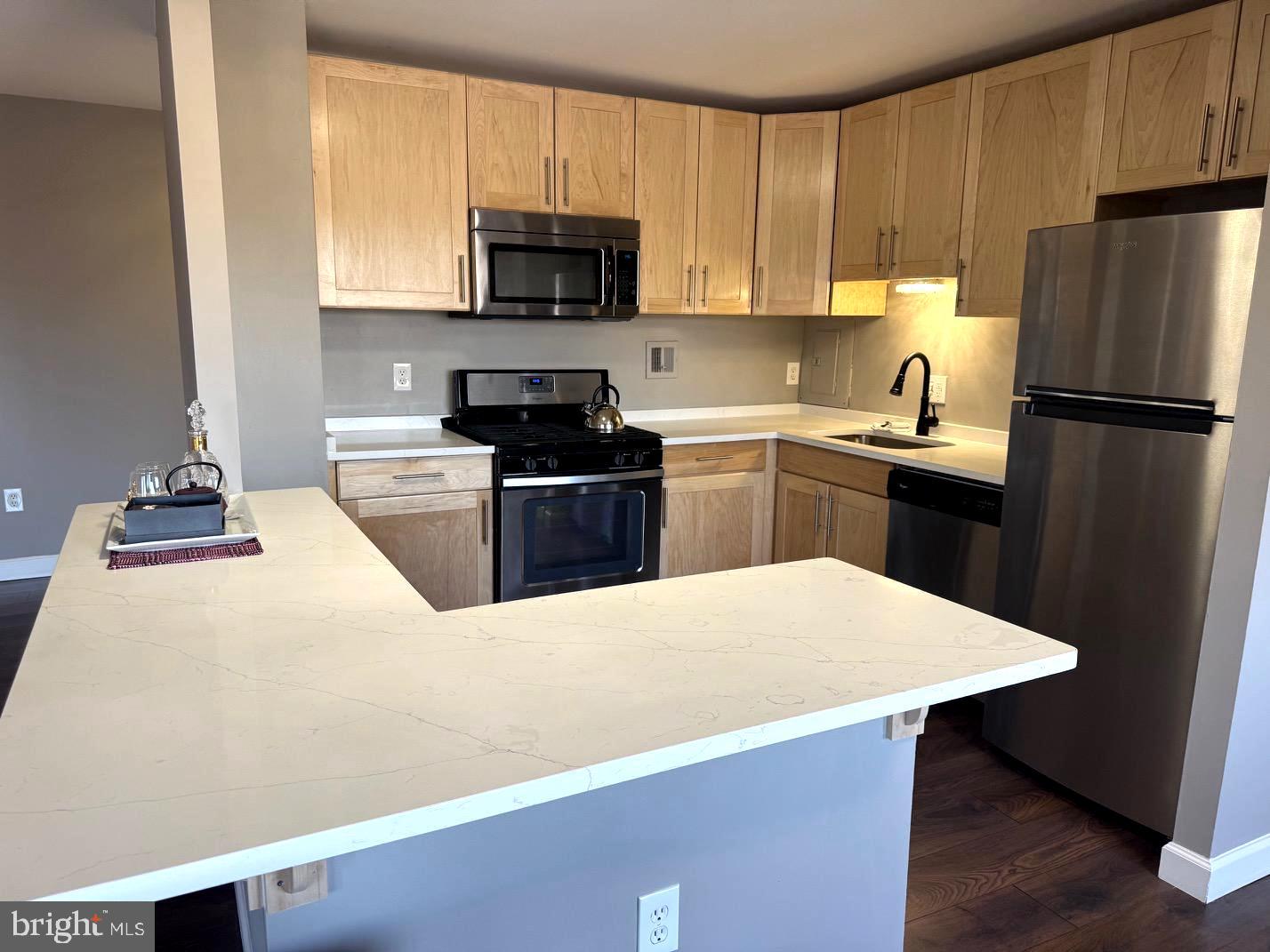 PINEWAY TOWERS - Residential Lease