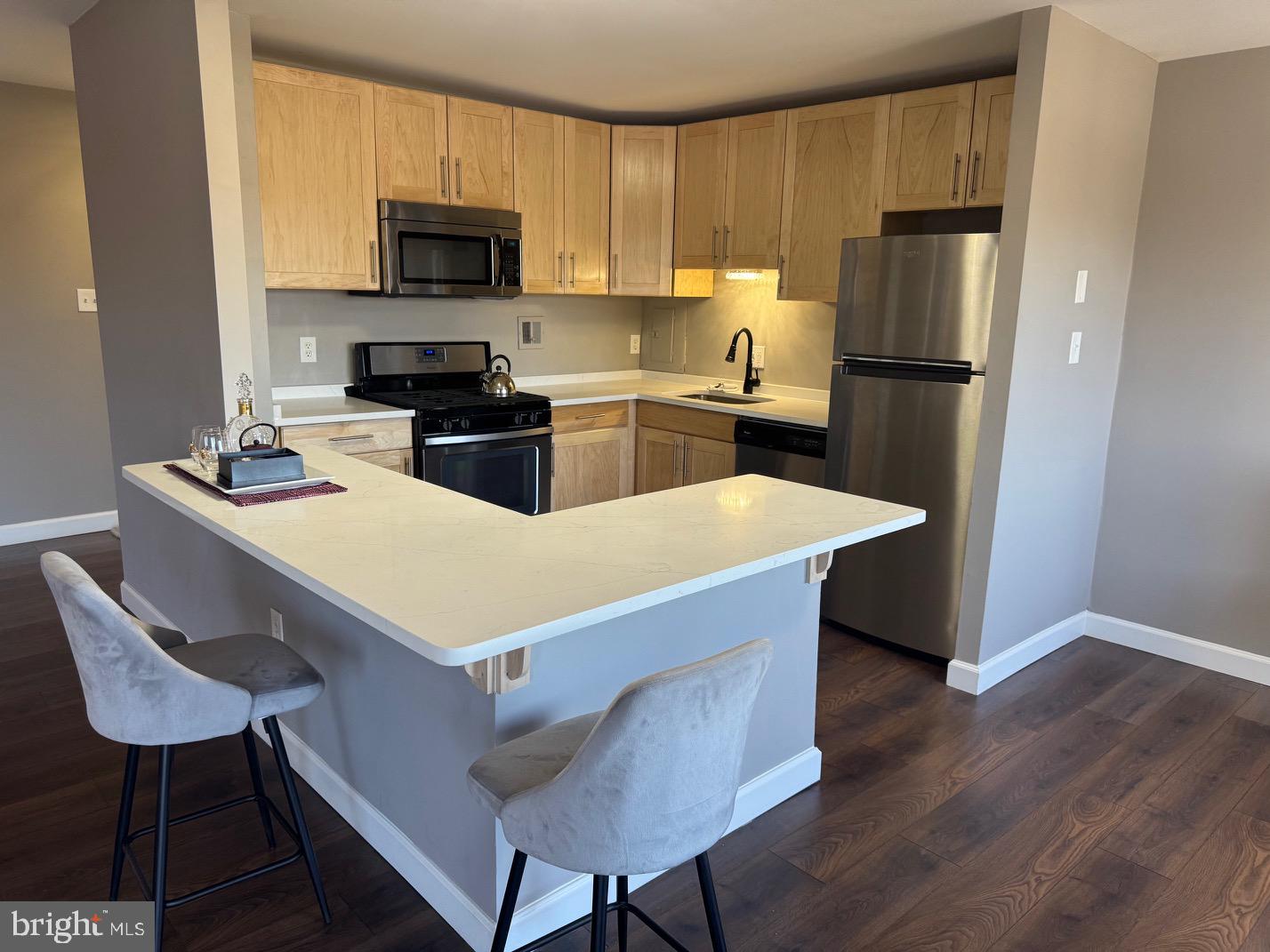 PINEWAY TOWERS - Residential Lease