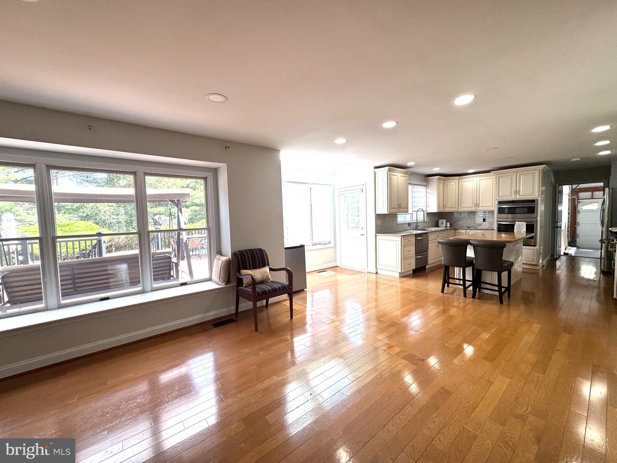 LAKEVIEW ESTS - Residential