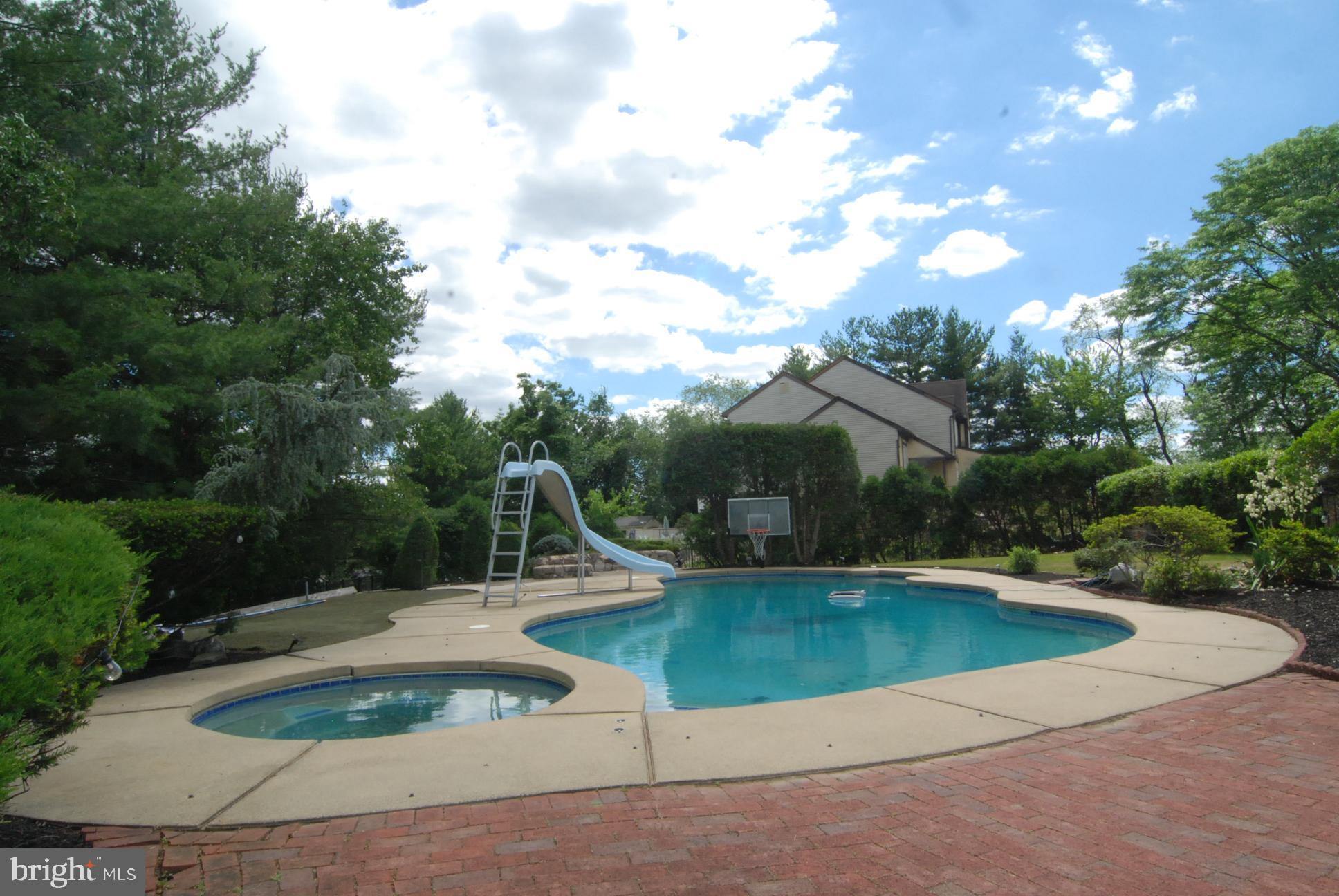 LAKEVIEW ESTS - Residential