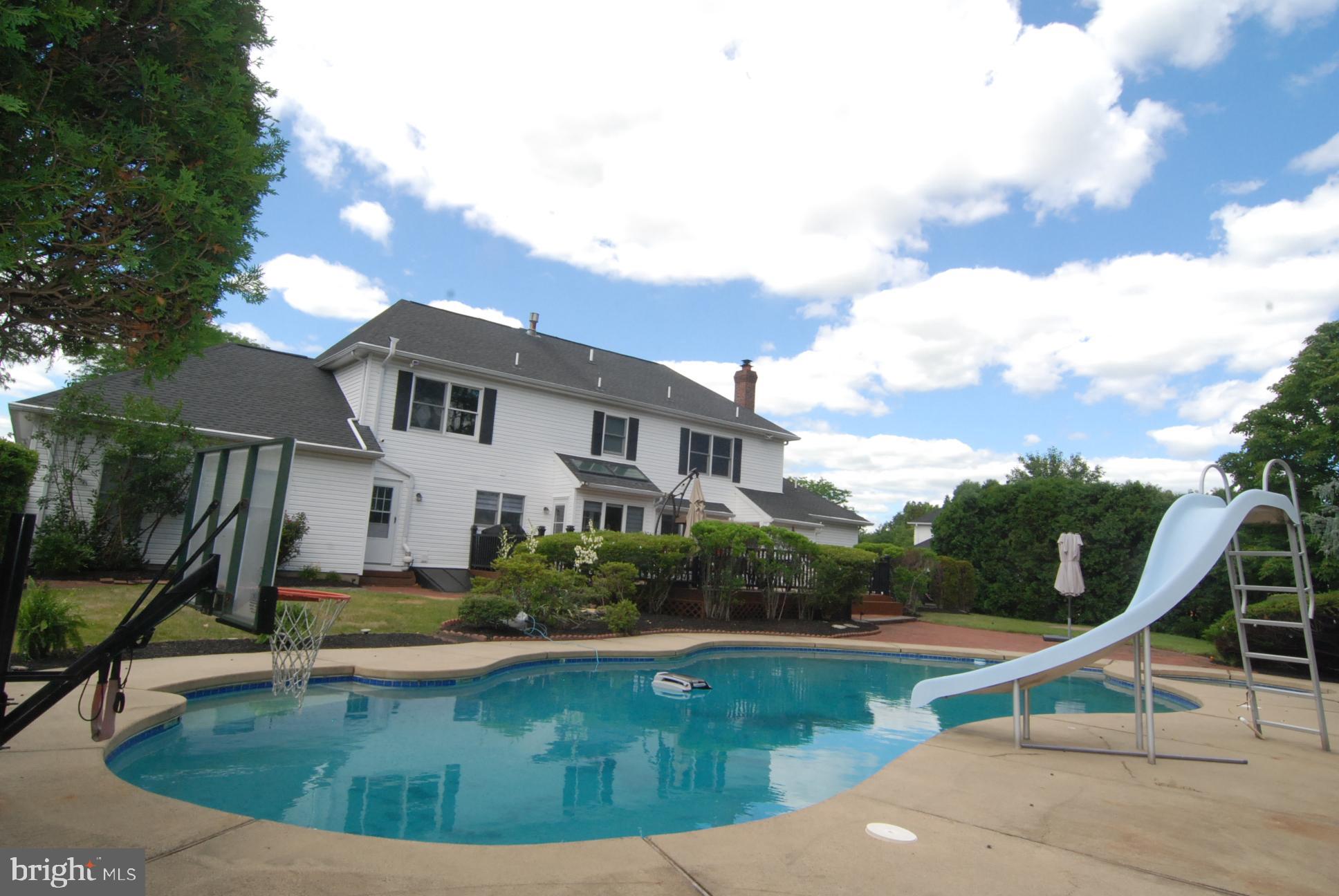 LAKEVIEW ESTS - Residential