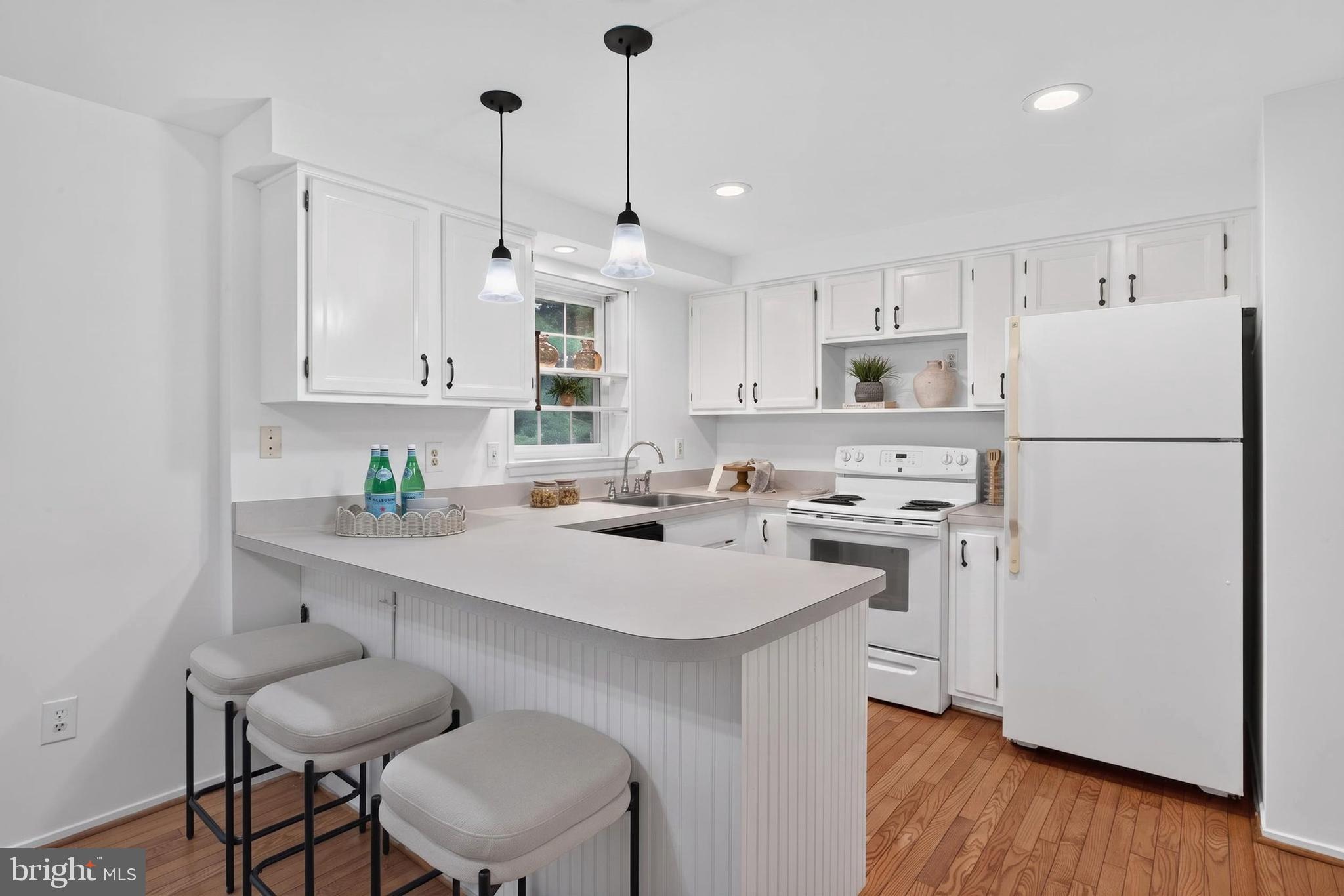 MIDDLEBRIDGE - Residential