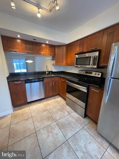 GLENSHIRE TOWNE - Residential Lease