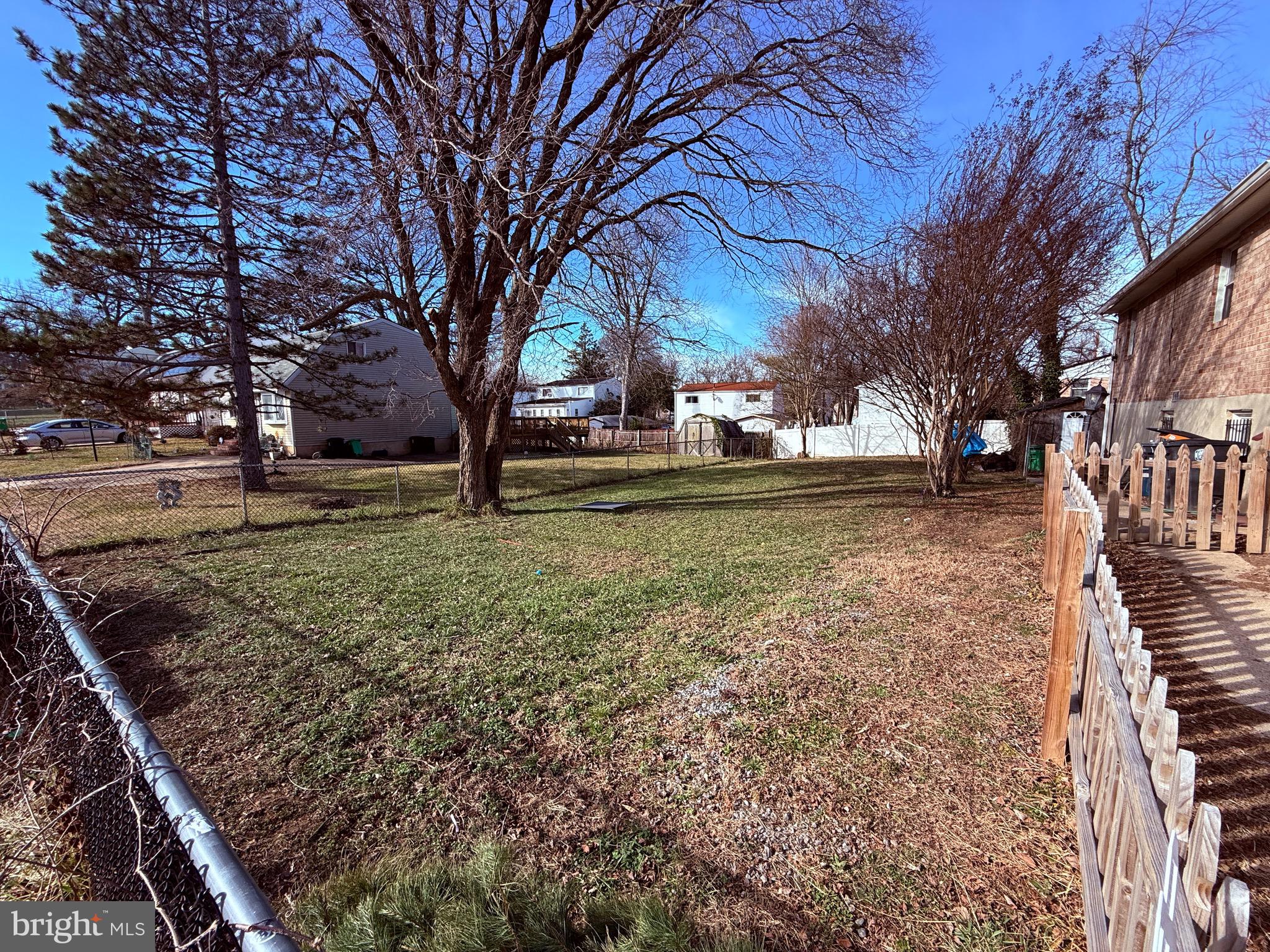 The lot has a metal fence in the front, it is flat and mostly clear. 
Located between 919 and 1001 Drum Avenue.

Seller makes no representations and/or warranties, expressed or implied, as to the use of
the land. Buyer is advised to conduct their own research and due diligence for permitted uses.