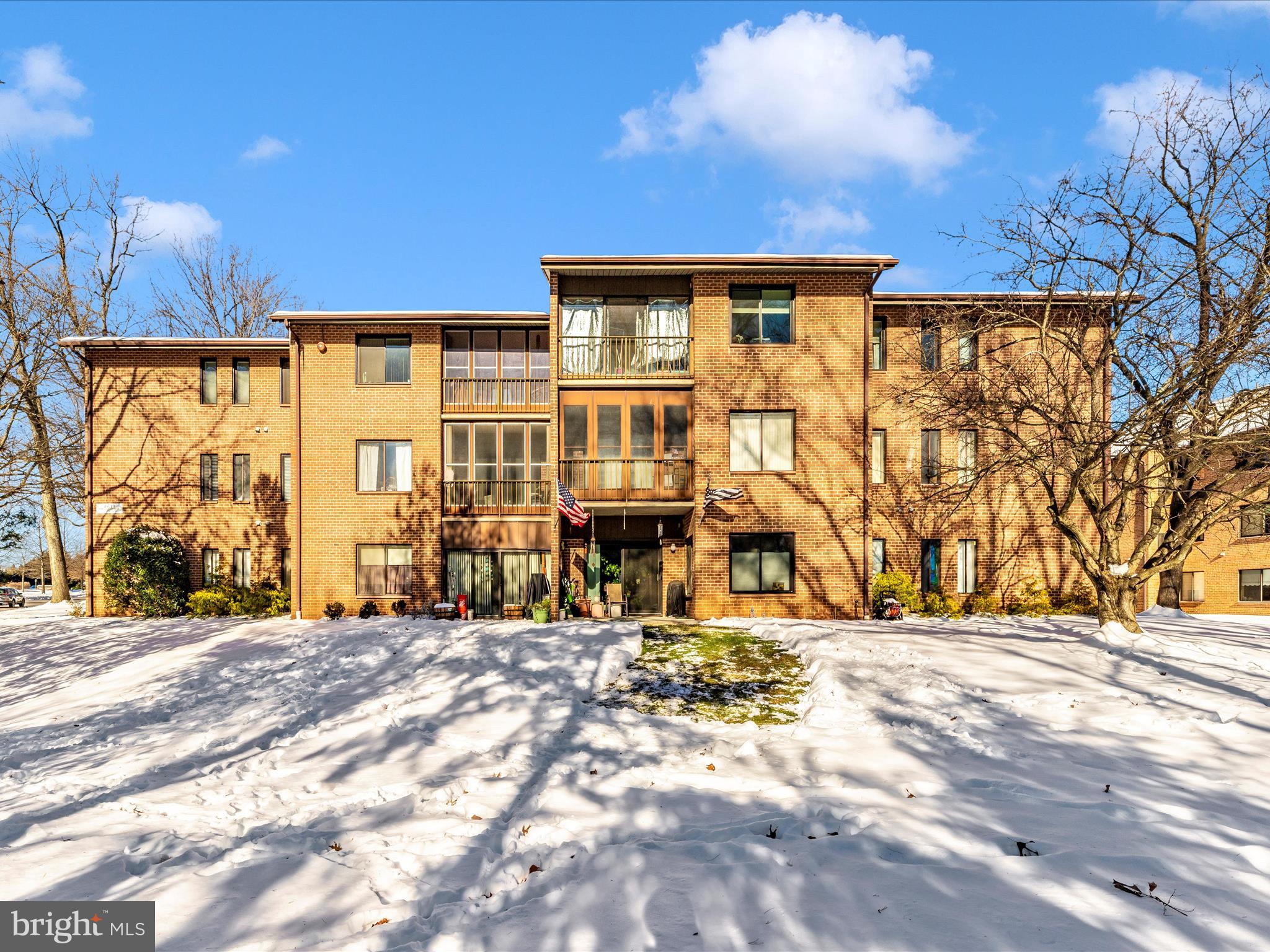 LEISURE WORLD - Residential