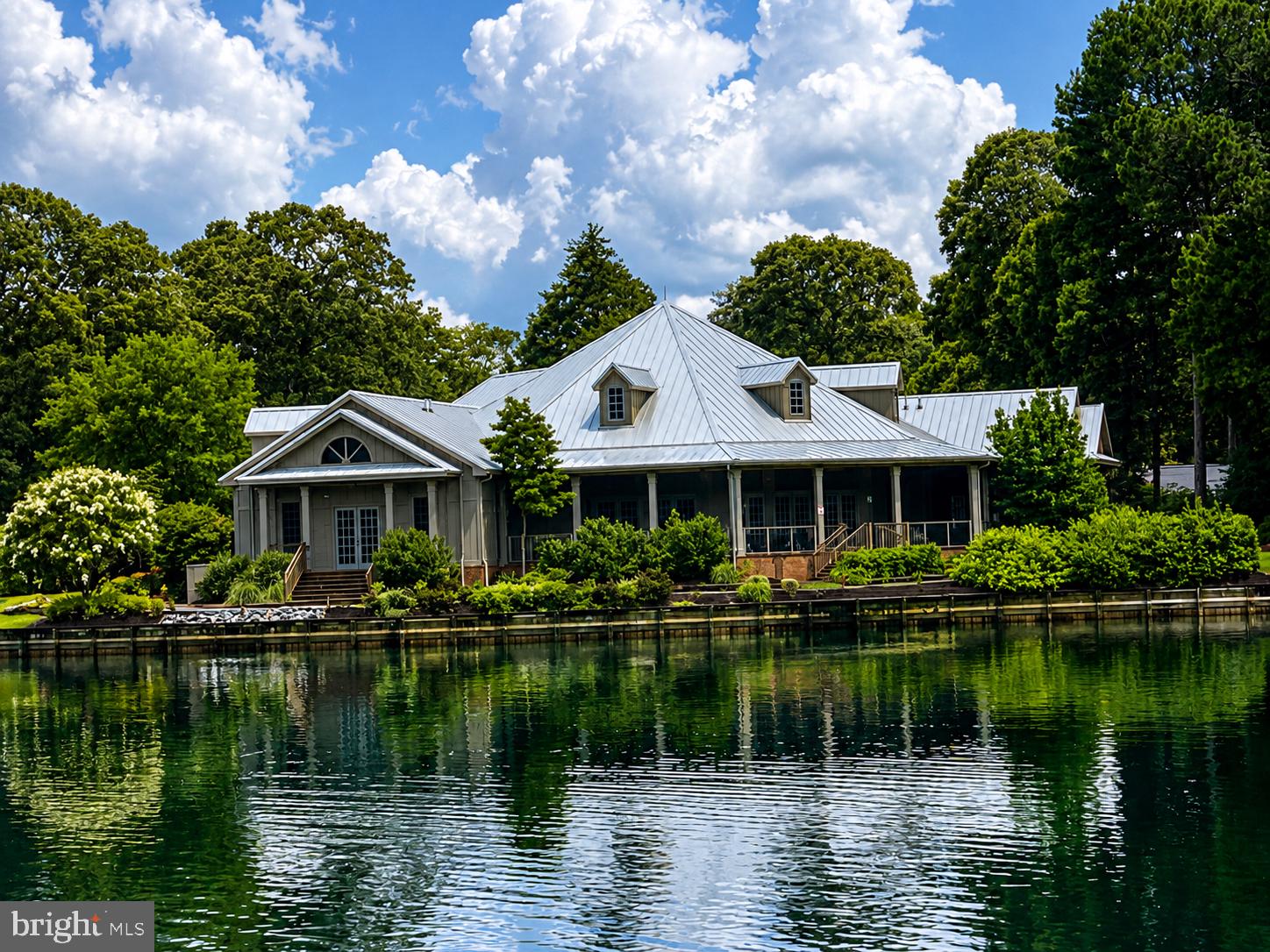 POTNETS LAKESIDE - Residential