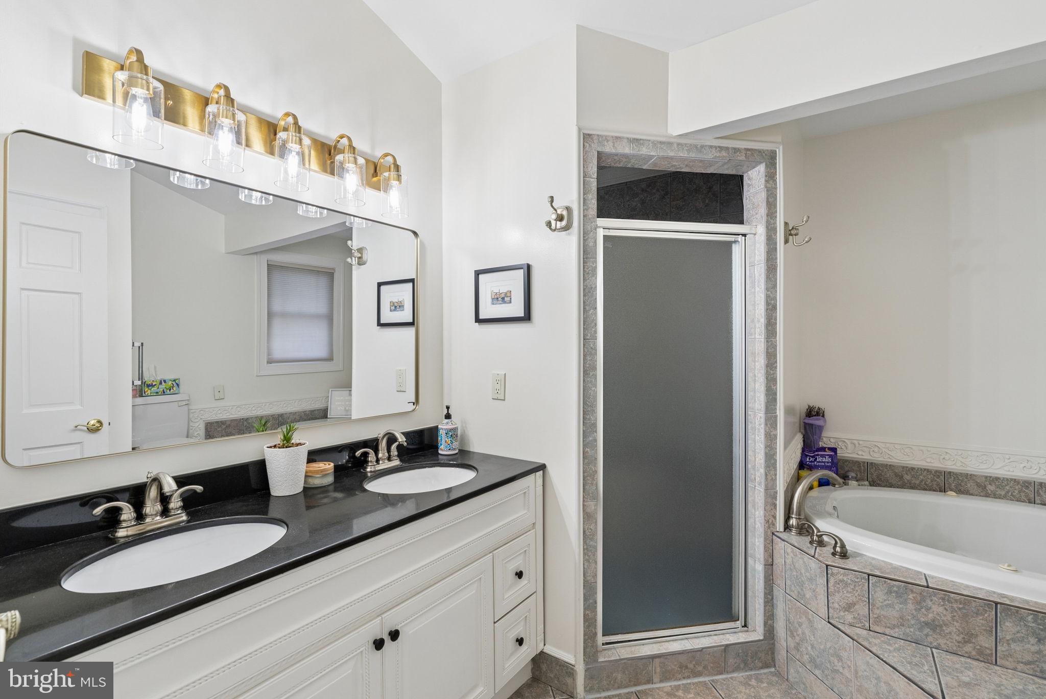 BOWLEYS QUARTERS - Residential