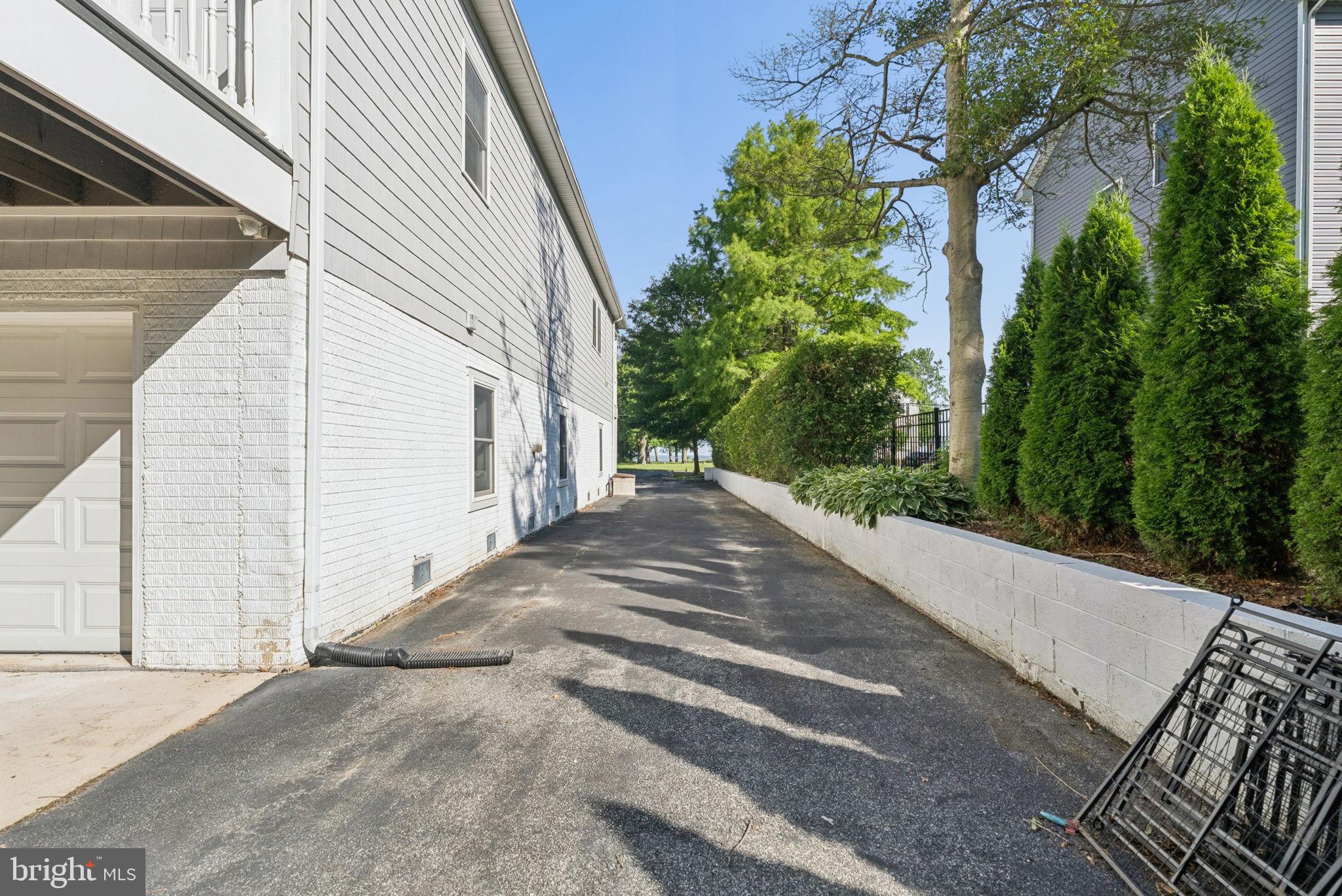 BOWLEYS QUARTERS - Residential