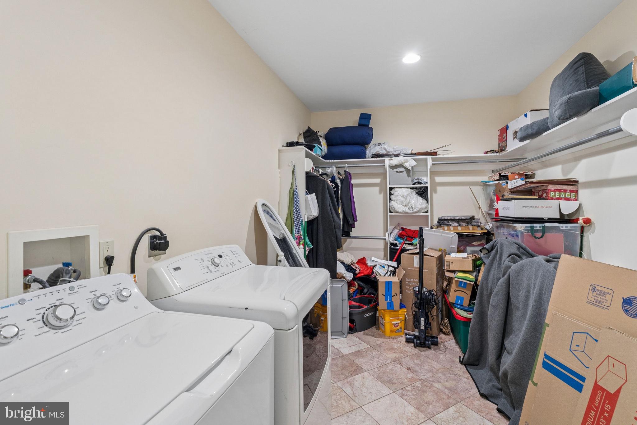 BOWLEYS QUARTERS - Residential
