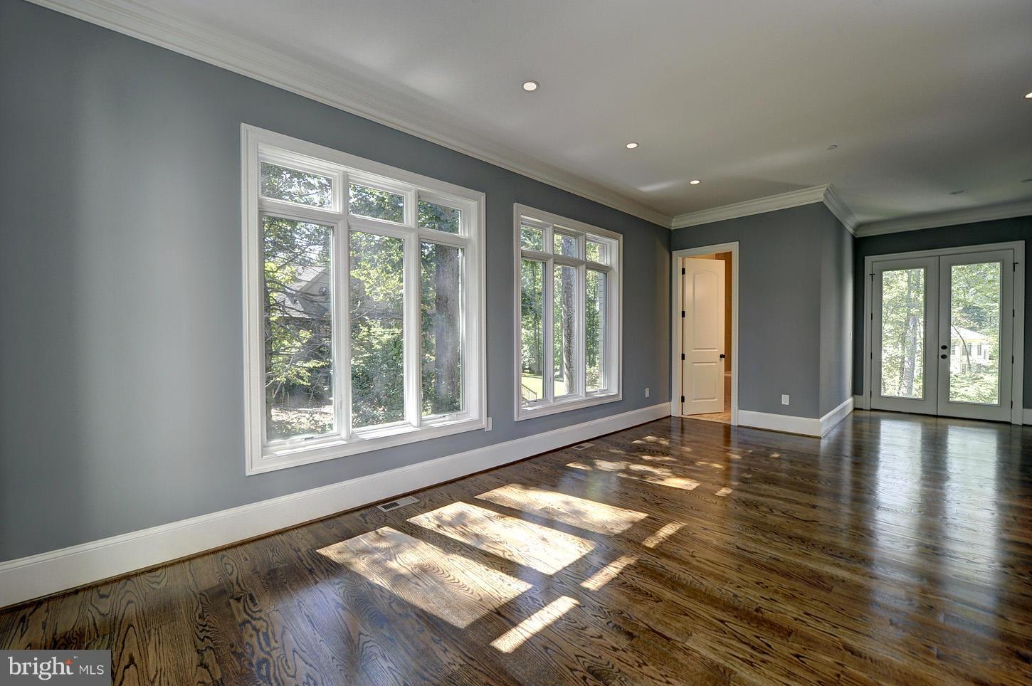POTOMAC OUTSIDE - Residential
