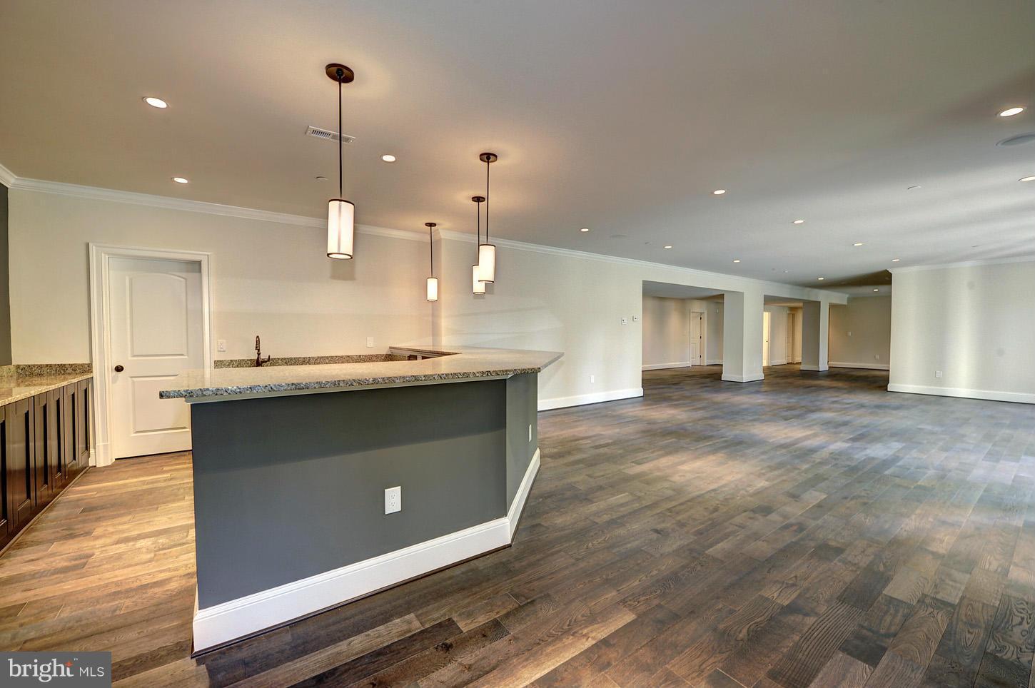 POTOMAC OUTSIDE - Residential