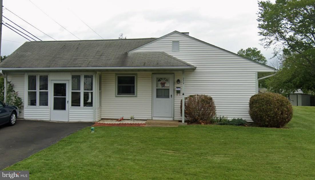 Welcome to 239 Tewksbury in Fairless Hills! This home features 3 bedrooms, 1 full bathroom, and an enclosed breezeway that provides additional flexible living space. With a comfortable layout and inviting spaces throughout, this home is ready to welcome its next owner. Additional pictures coming soon. Schedule your appointment today!