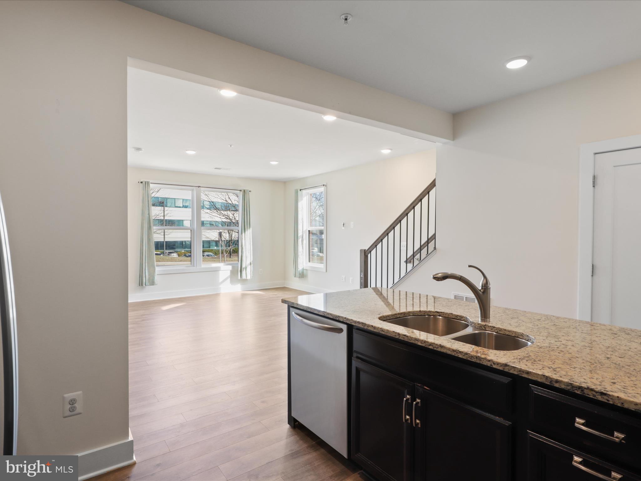 METRO SQUARE - Residential Lease