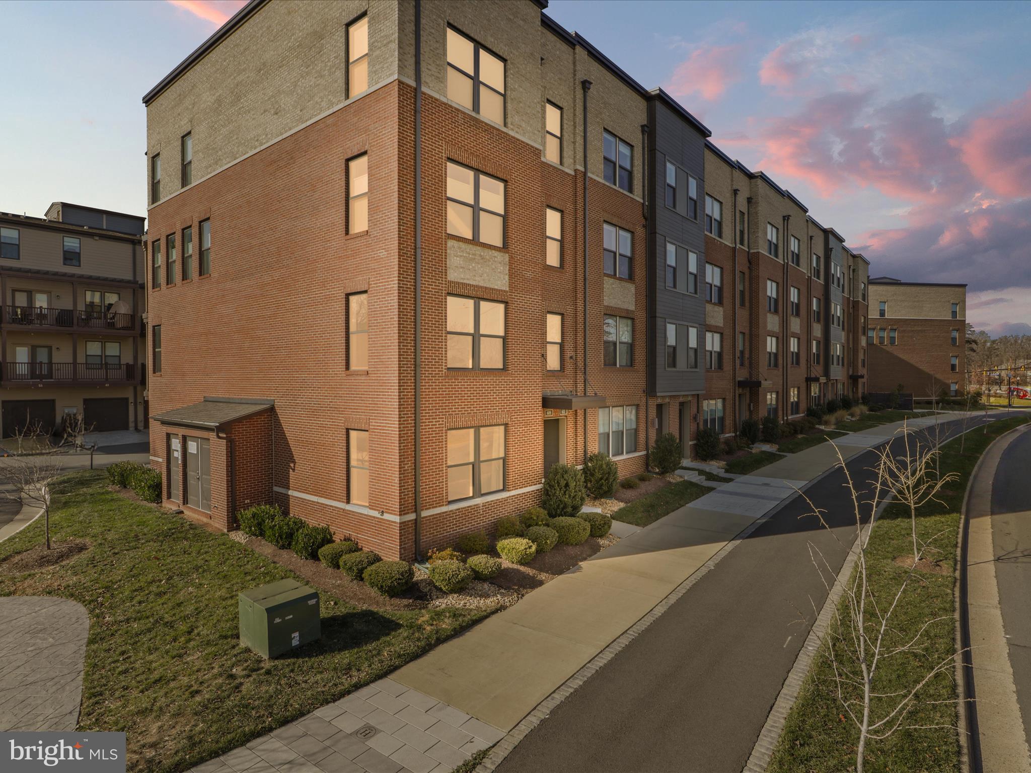 METRO SQUARE - Residential Lease