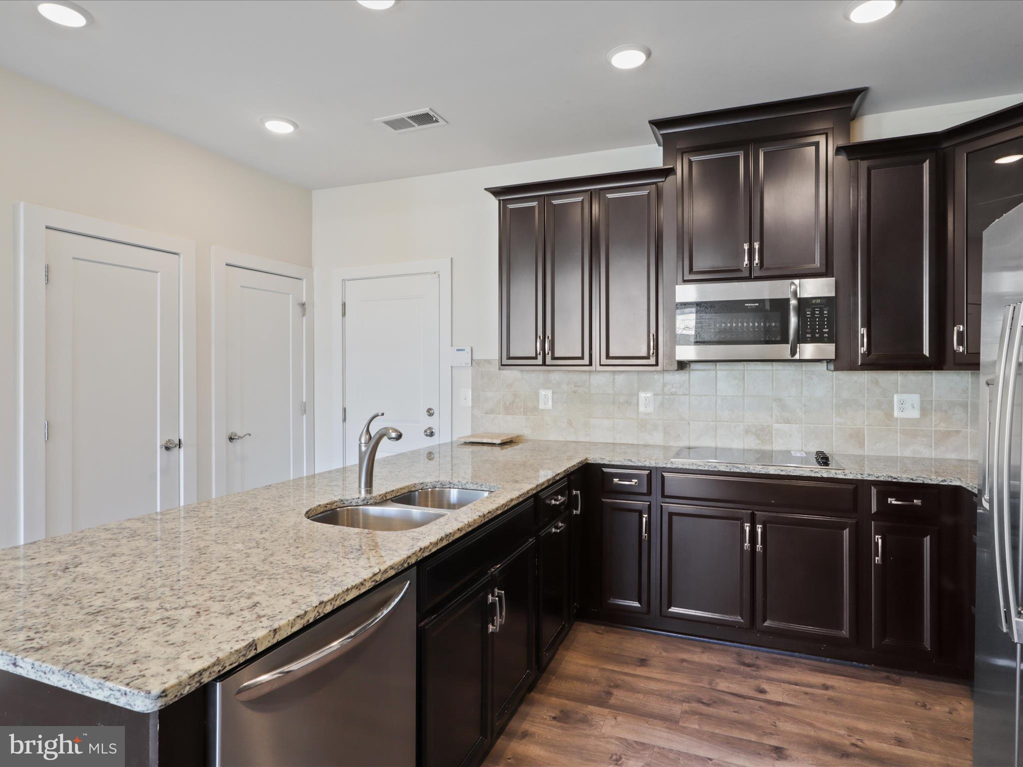 METRO SQUARE - Residential Lease