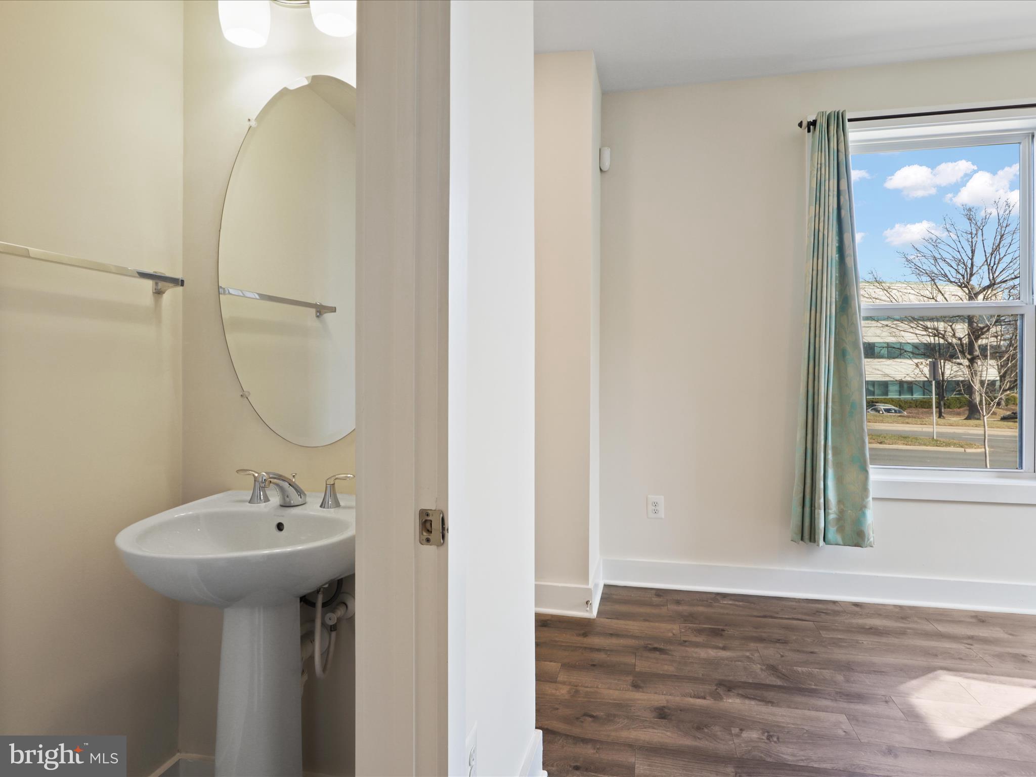 METRO SQUARE - Residential Lease