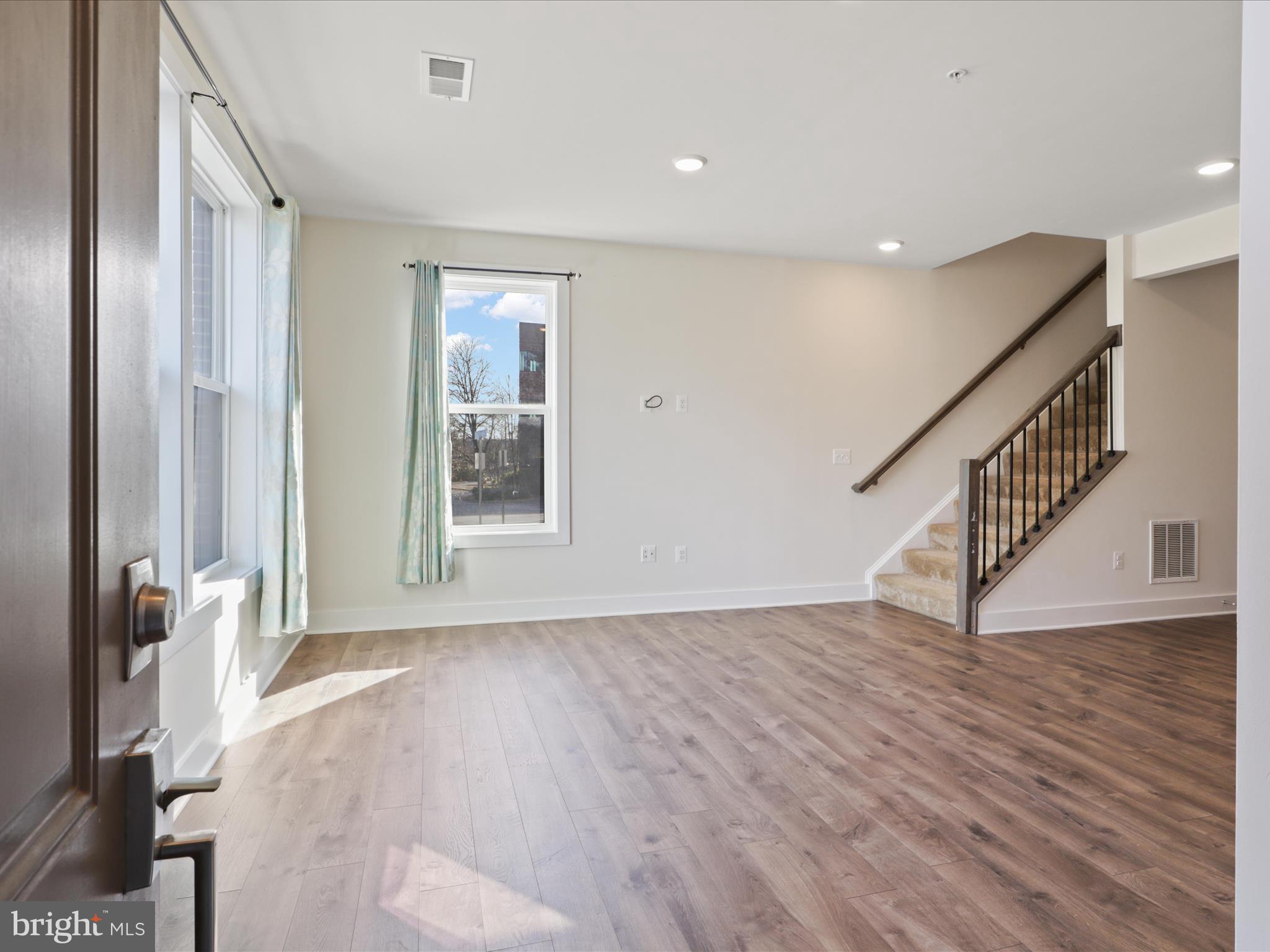 METRO SQUARE - Residential Lease