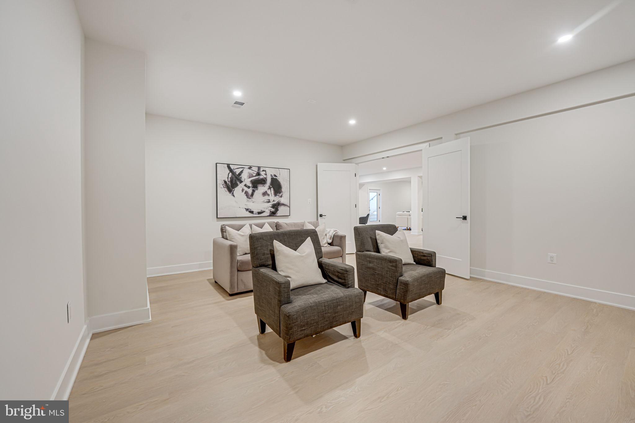LEE FOREST - Residential