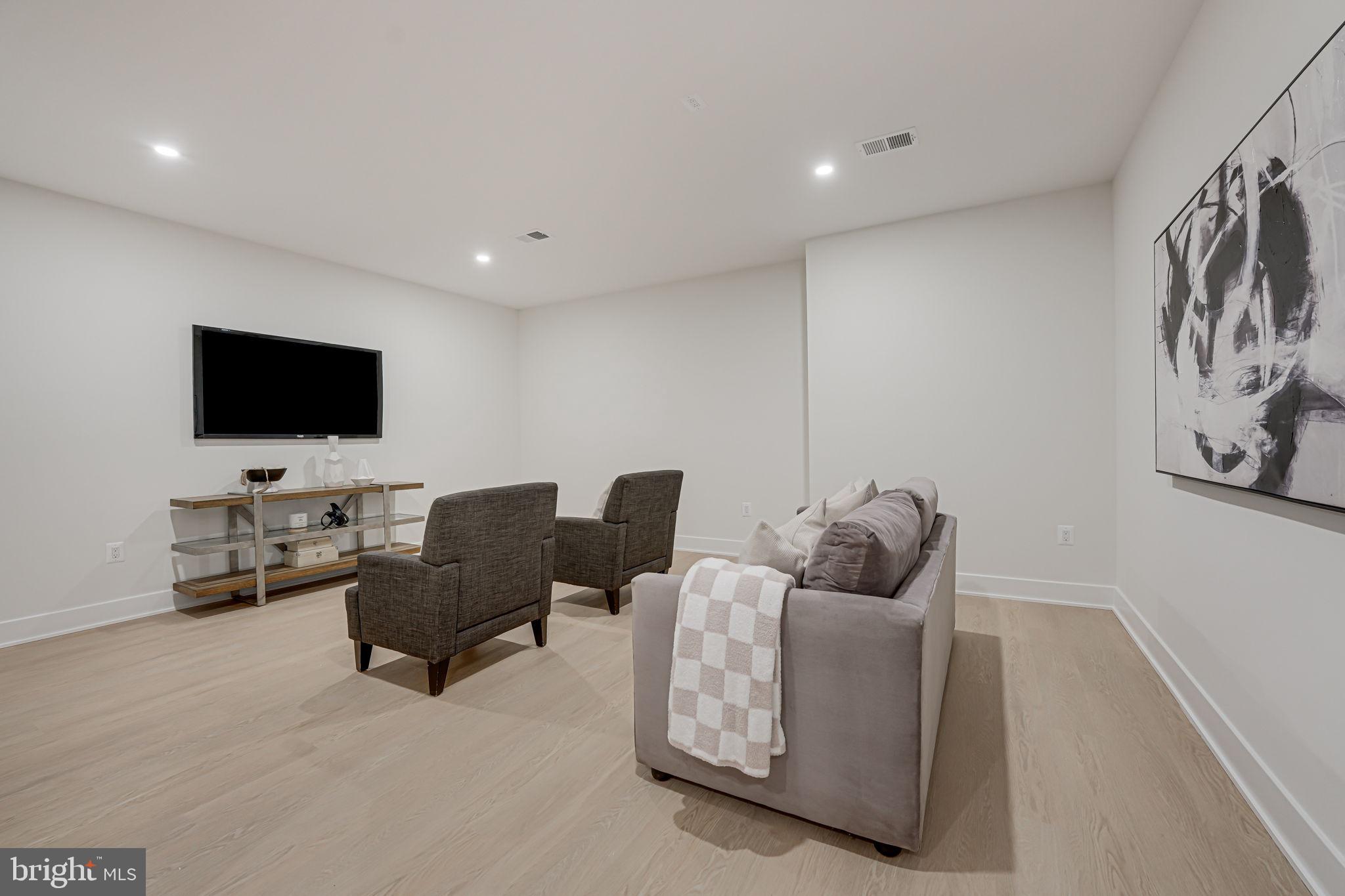 LEE FOREST - Residential