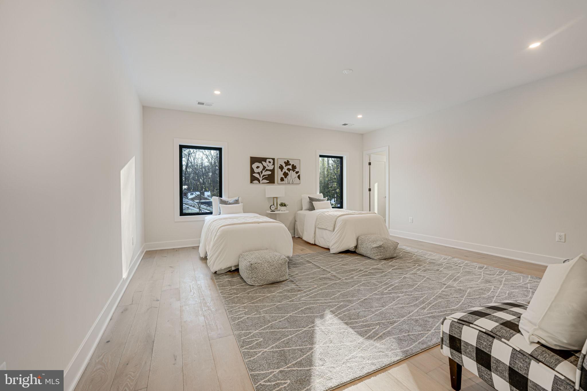 LEE FOREST - Residential