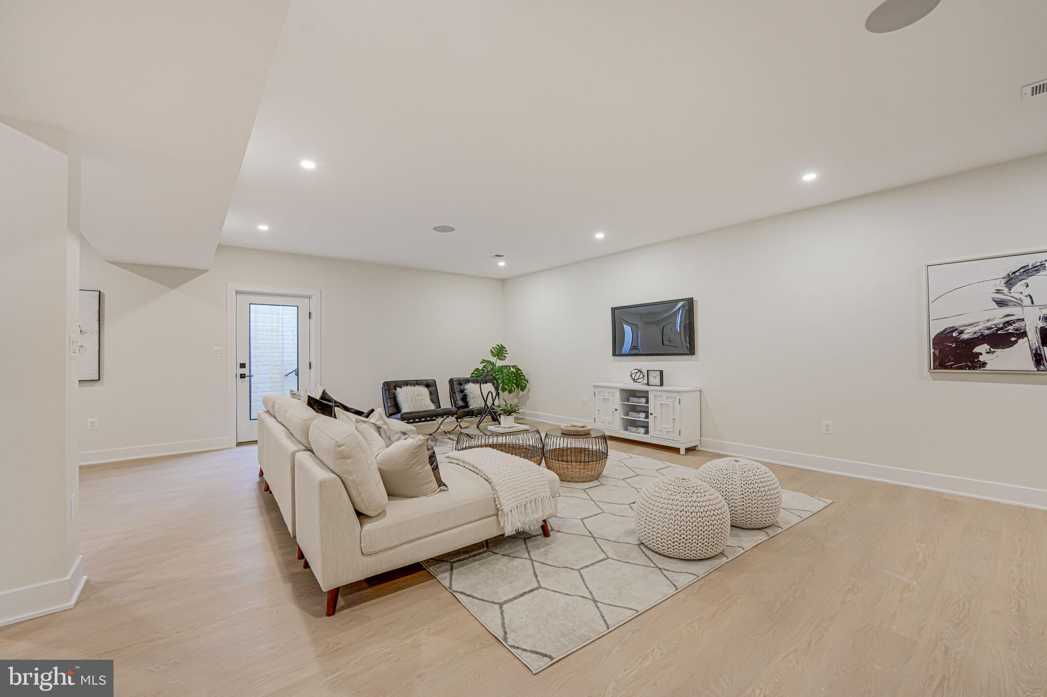 LEE FOREST - Residential