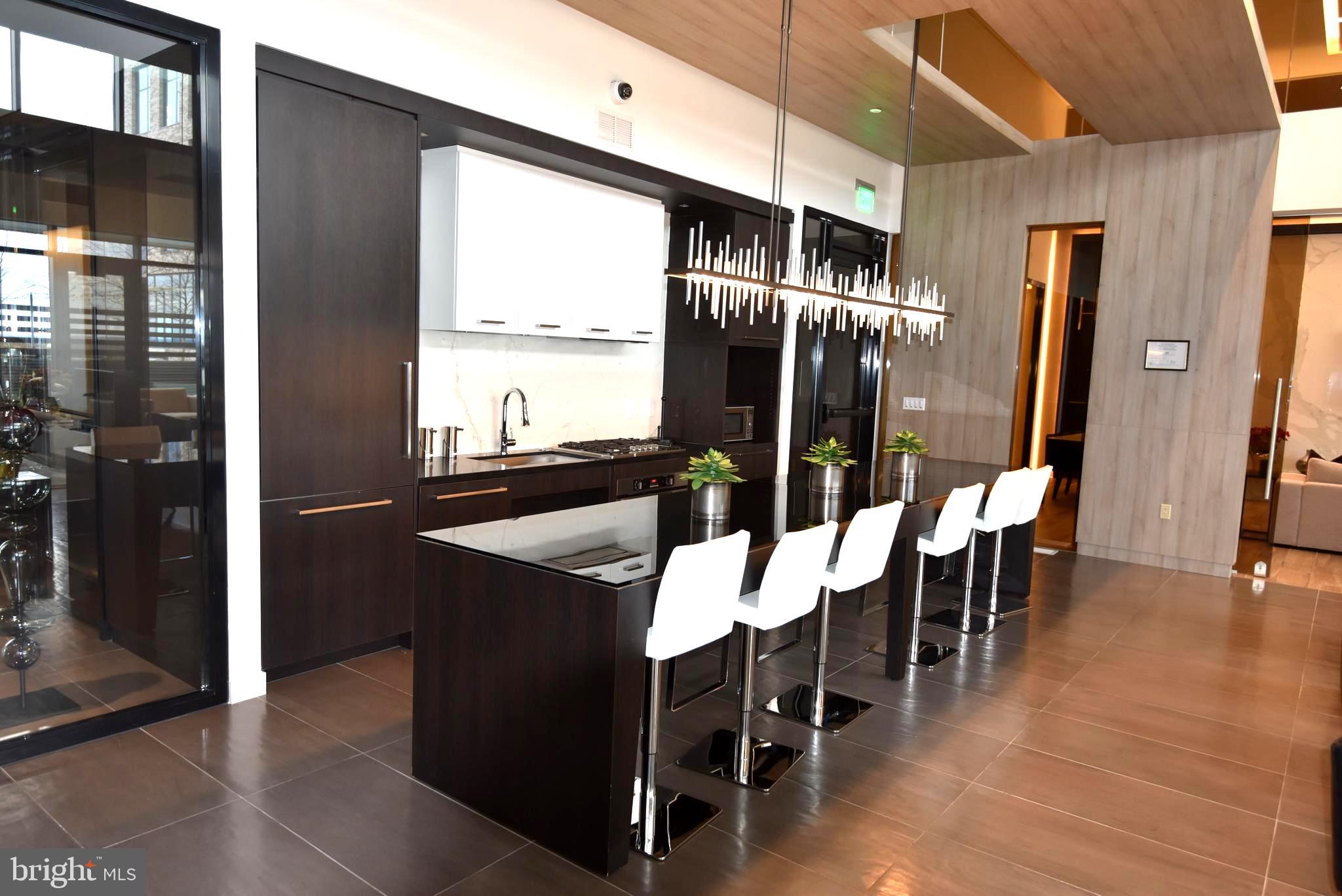 THE VERSE CONDO - Residential Lease