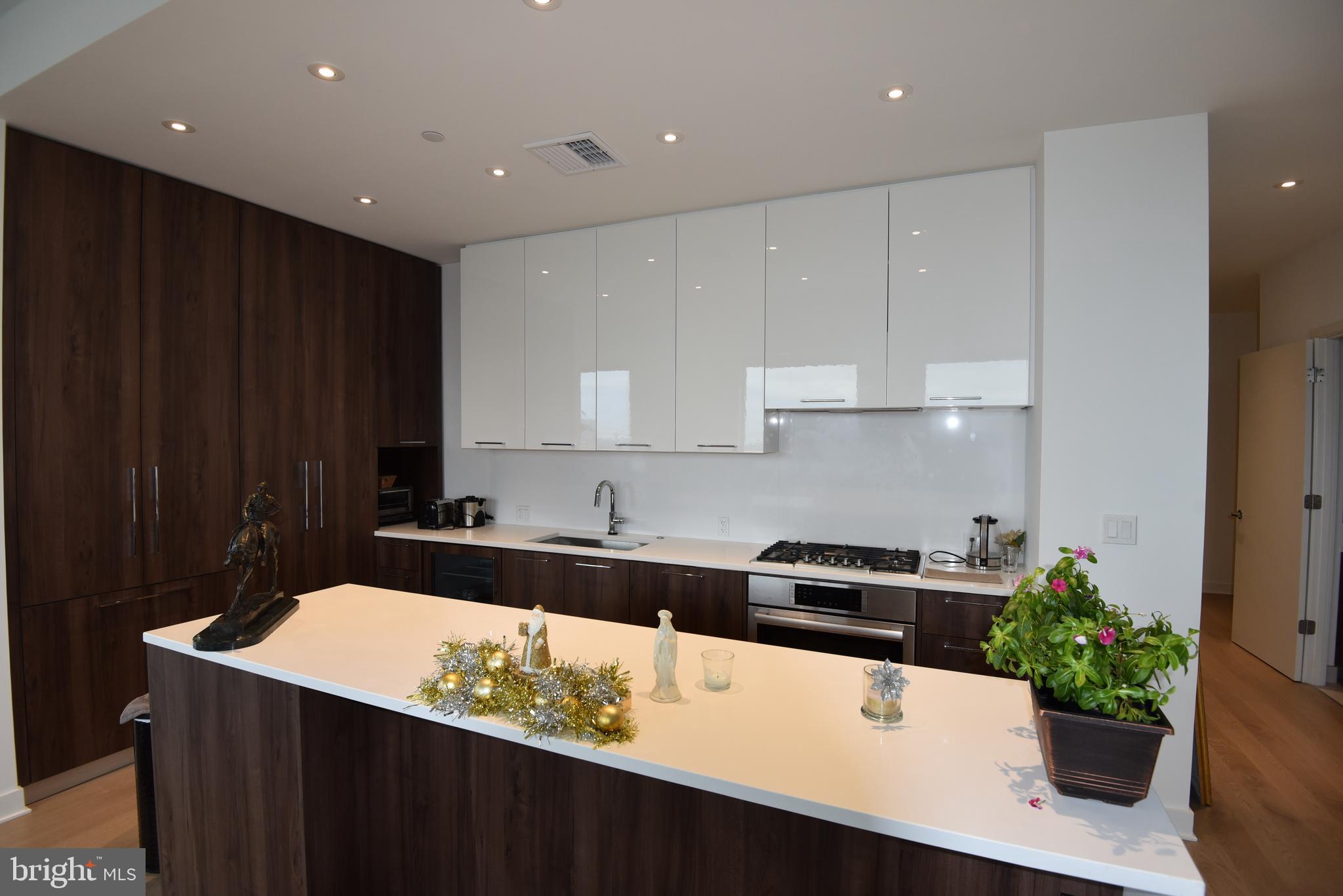 THE VERSE CONDO - Residential Lease