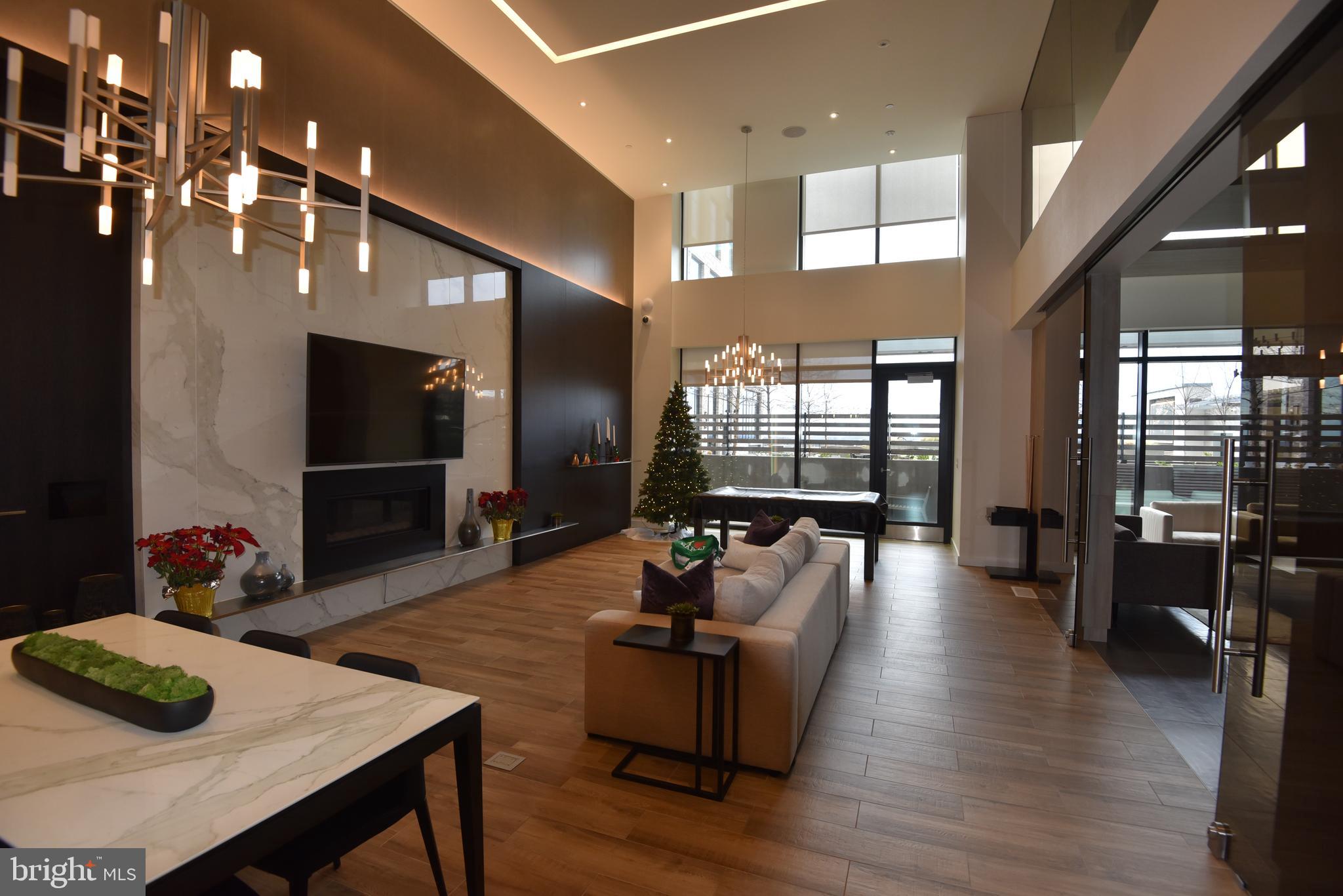THE VERSE CONDO - Residential Lease